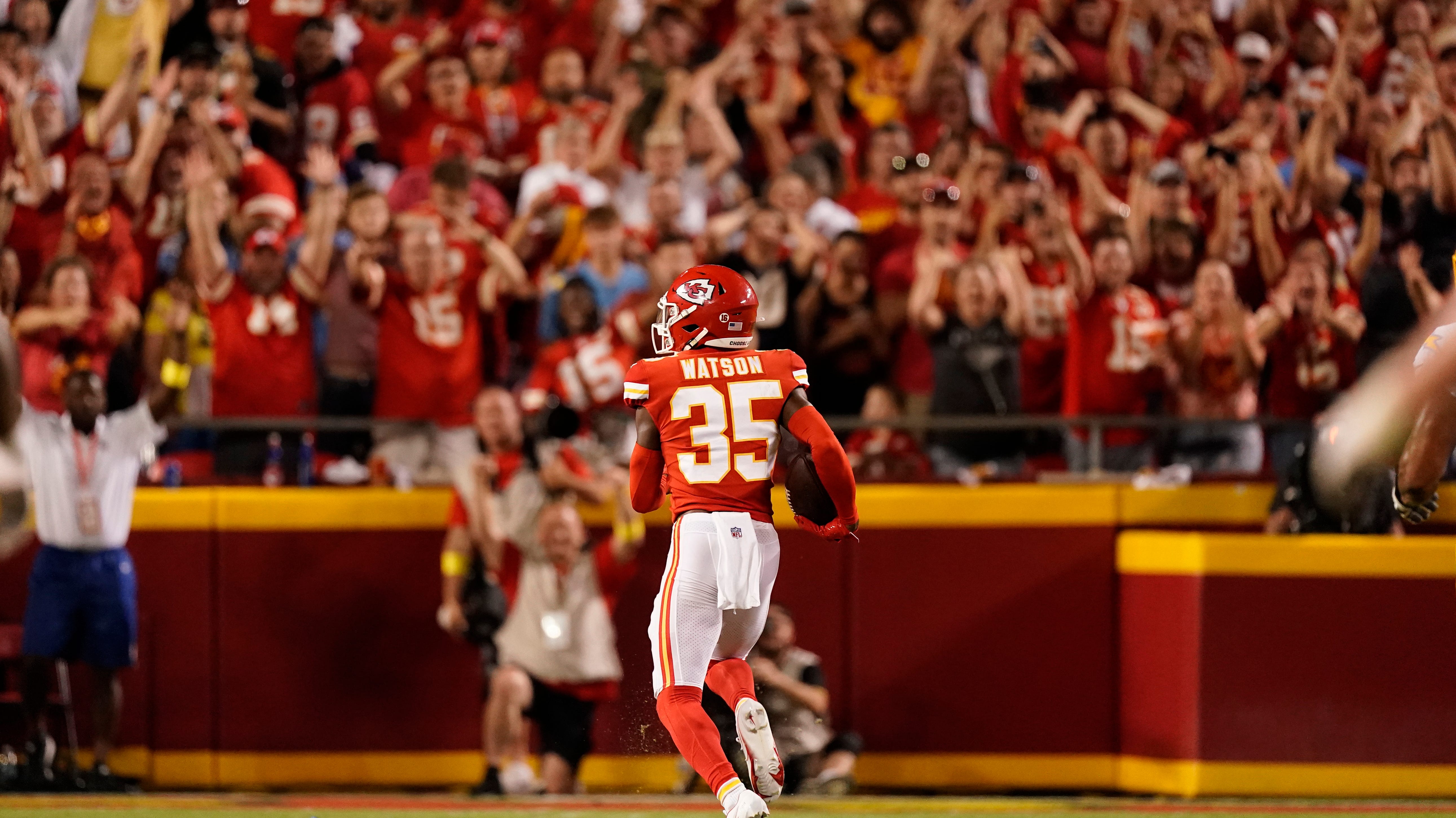 Chiefs rally past Chargers 27-24 in early AFC West showdown