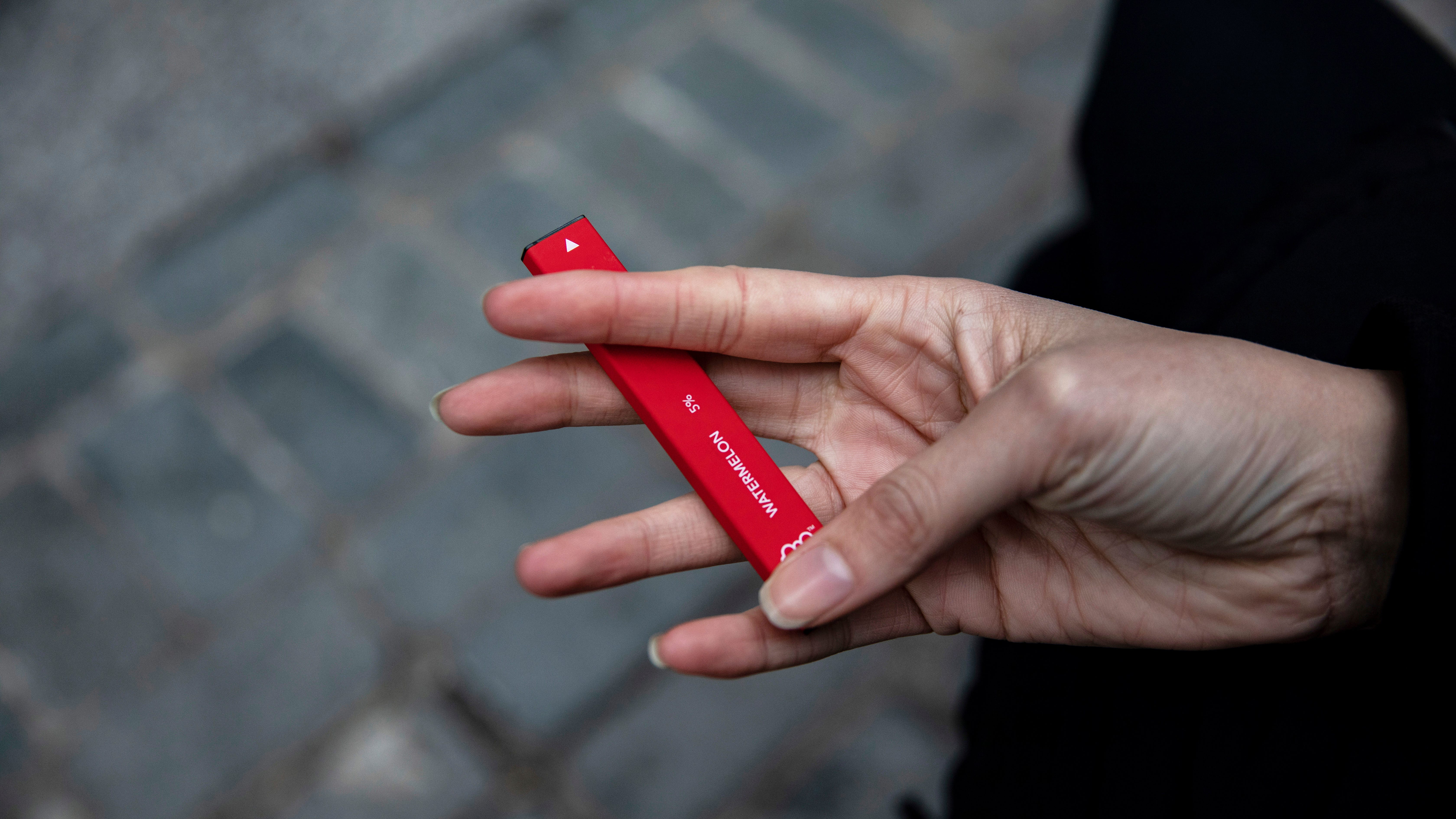 New survey suggests little progress against U.S. teen vaping