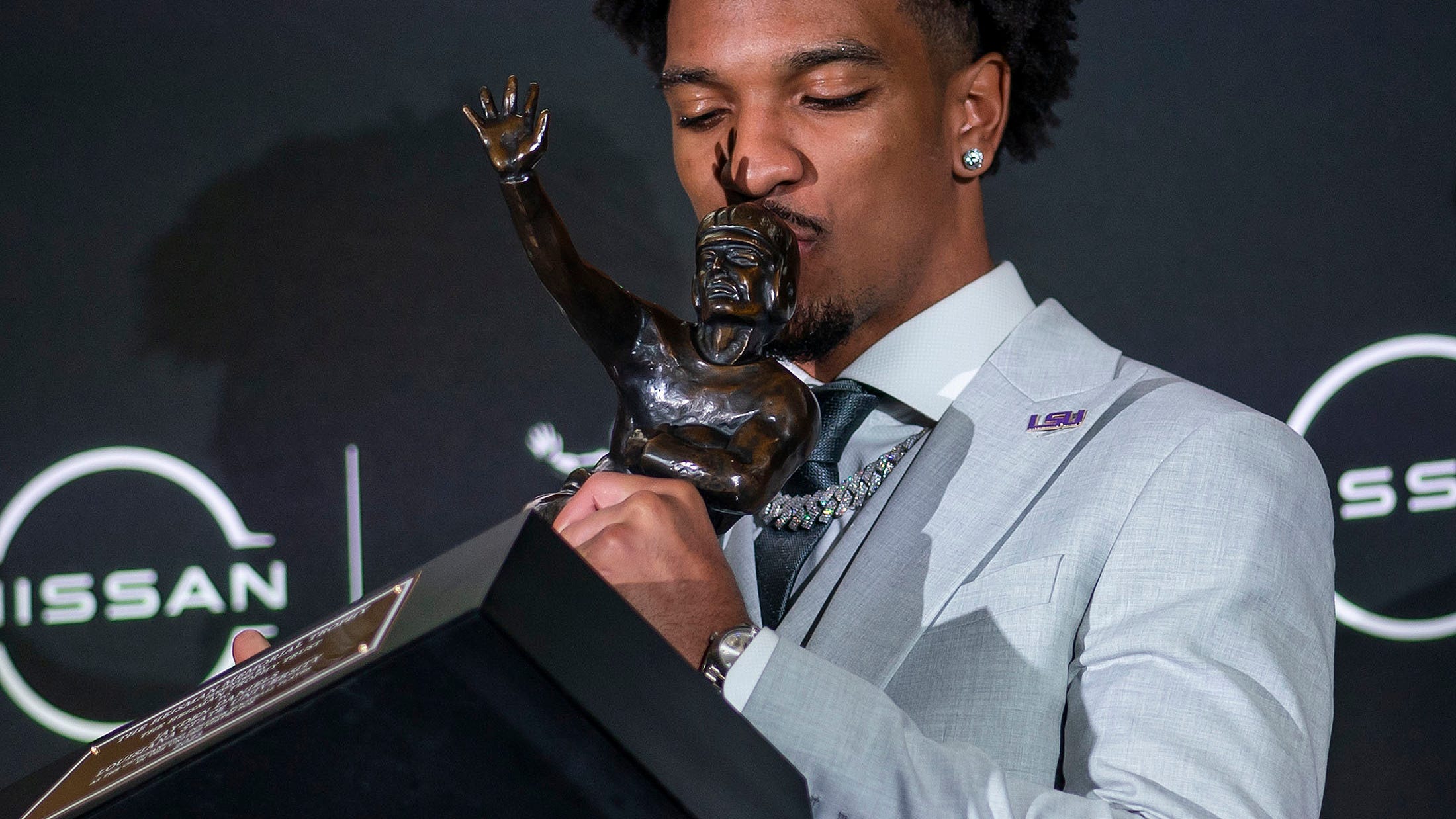 LSU QB Jayden Daniels overcomes being out of playoff hunt to win Heisman Trophy with prolific season