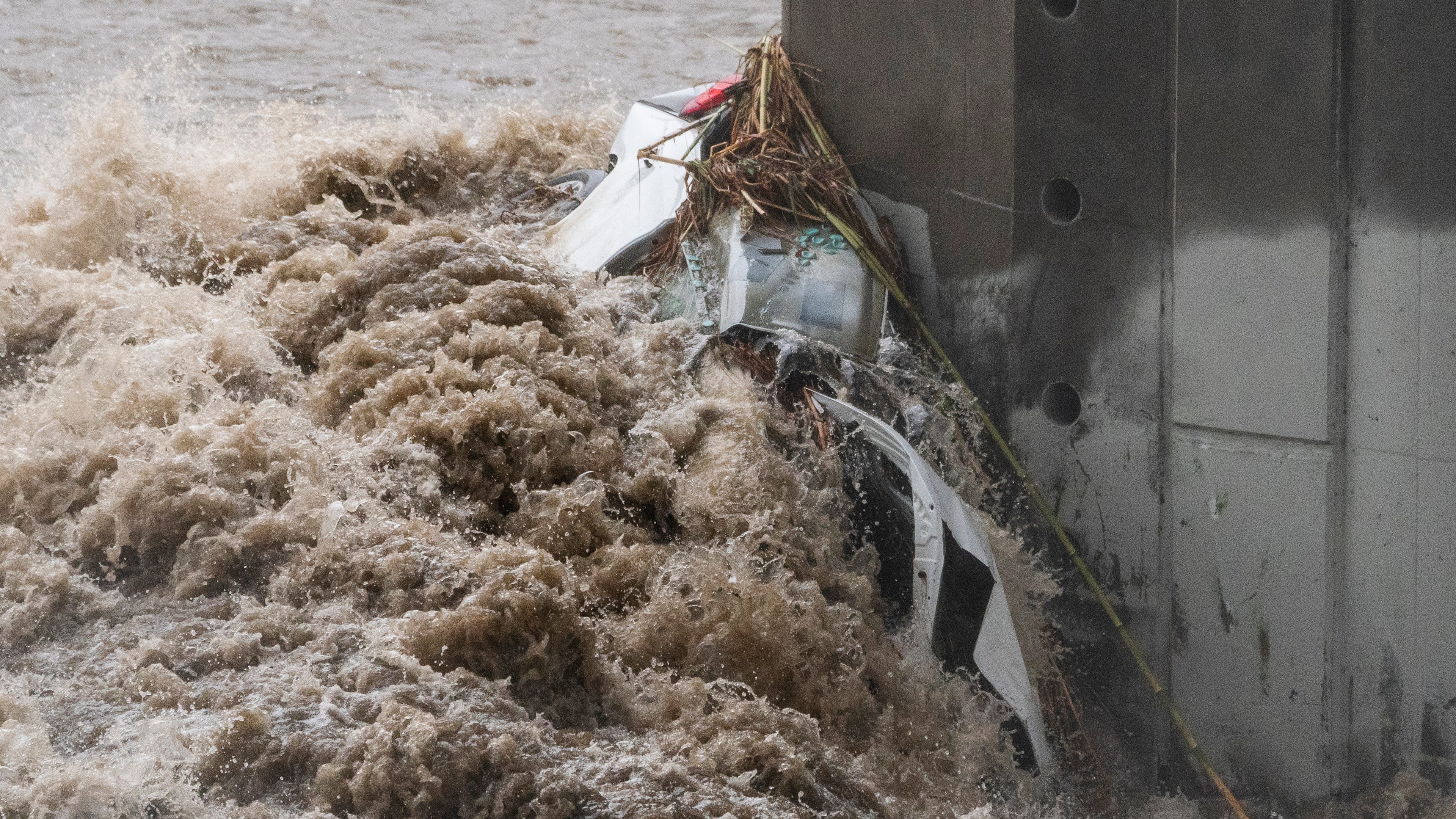 Powerful storm drenches Southern California with heavy rain