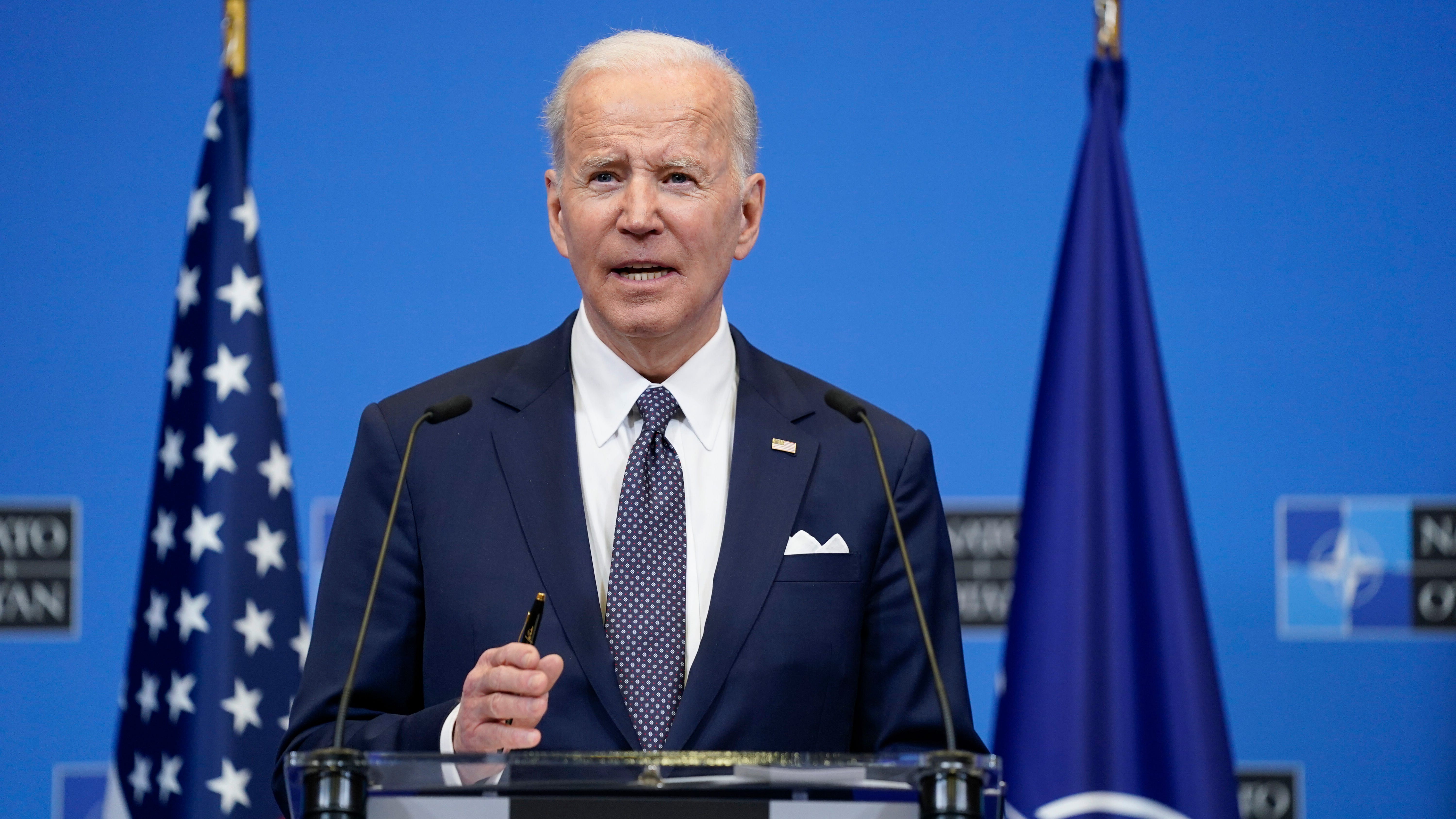 Biden pledges new Ukraine aid, warns Russia on chem weapons