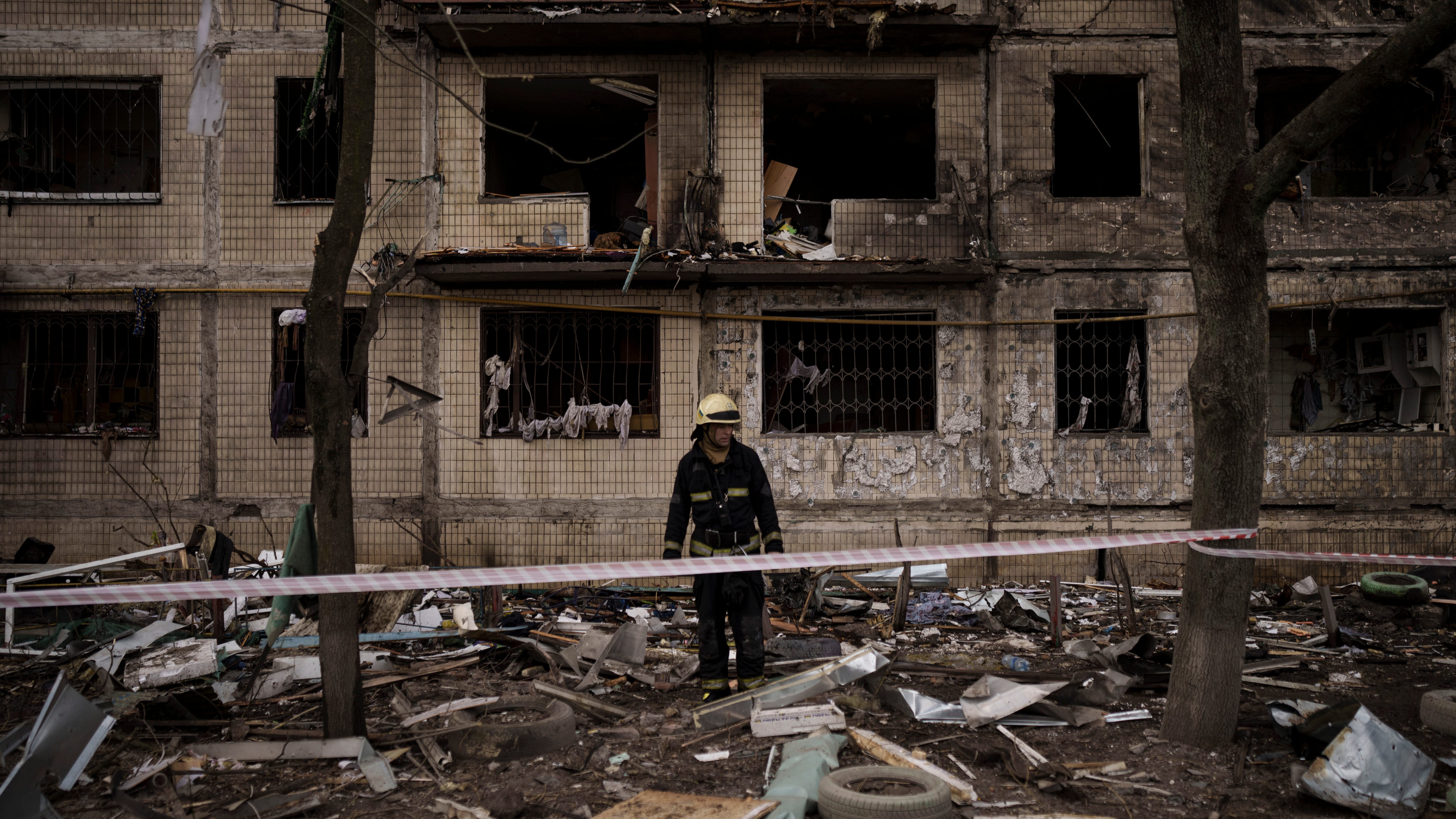 Russia keeps up attacks in Ukraine as two sides hold talks