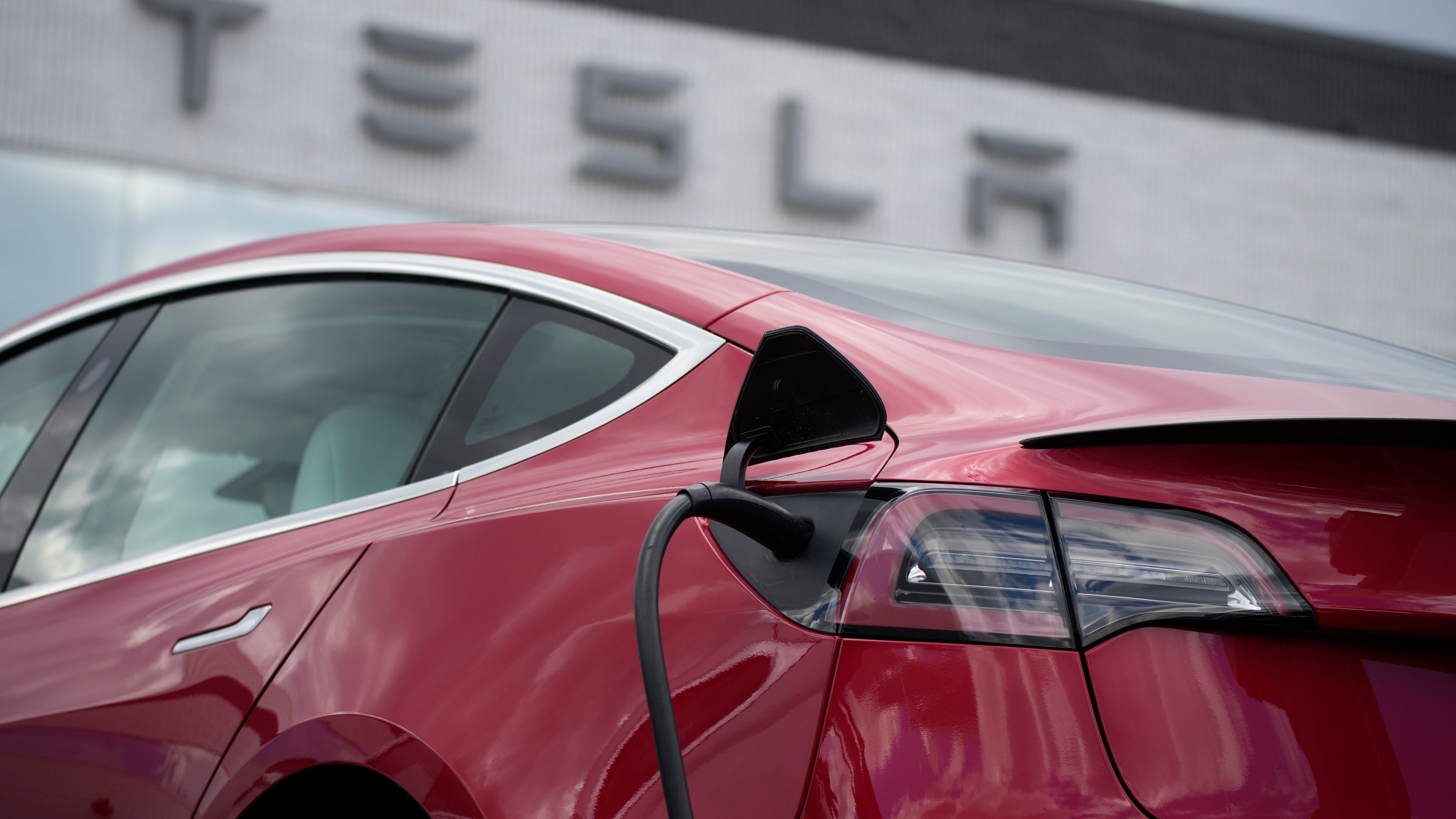 Tesla says it delivered record 936K vehicles in 2021, up 87%