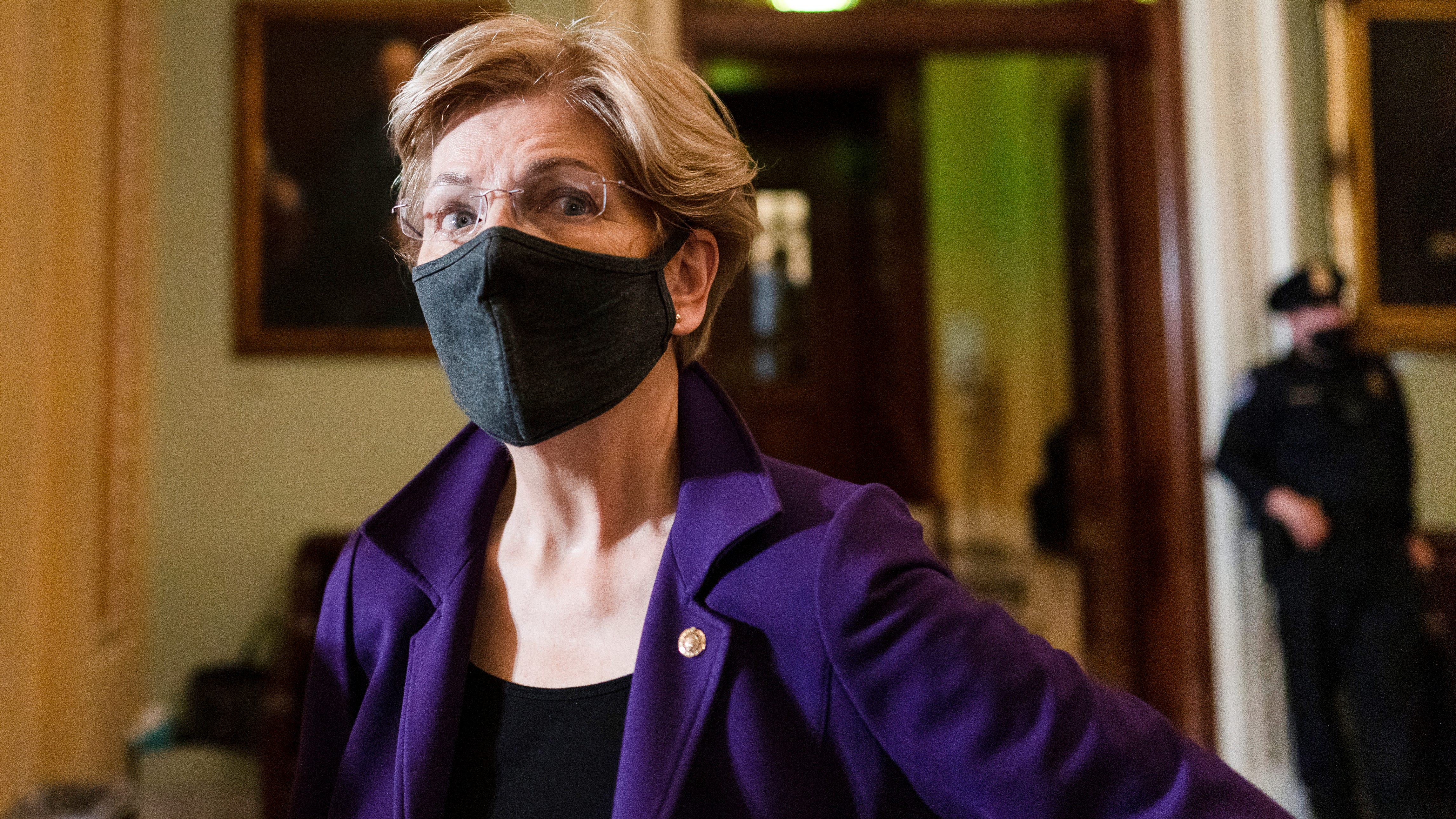Sens. Warren and Booker test positive for breakthrough COVID