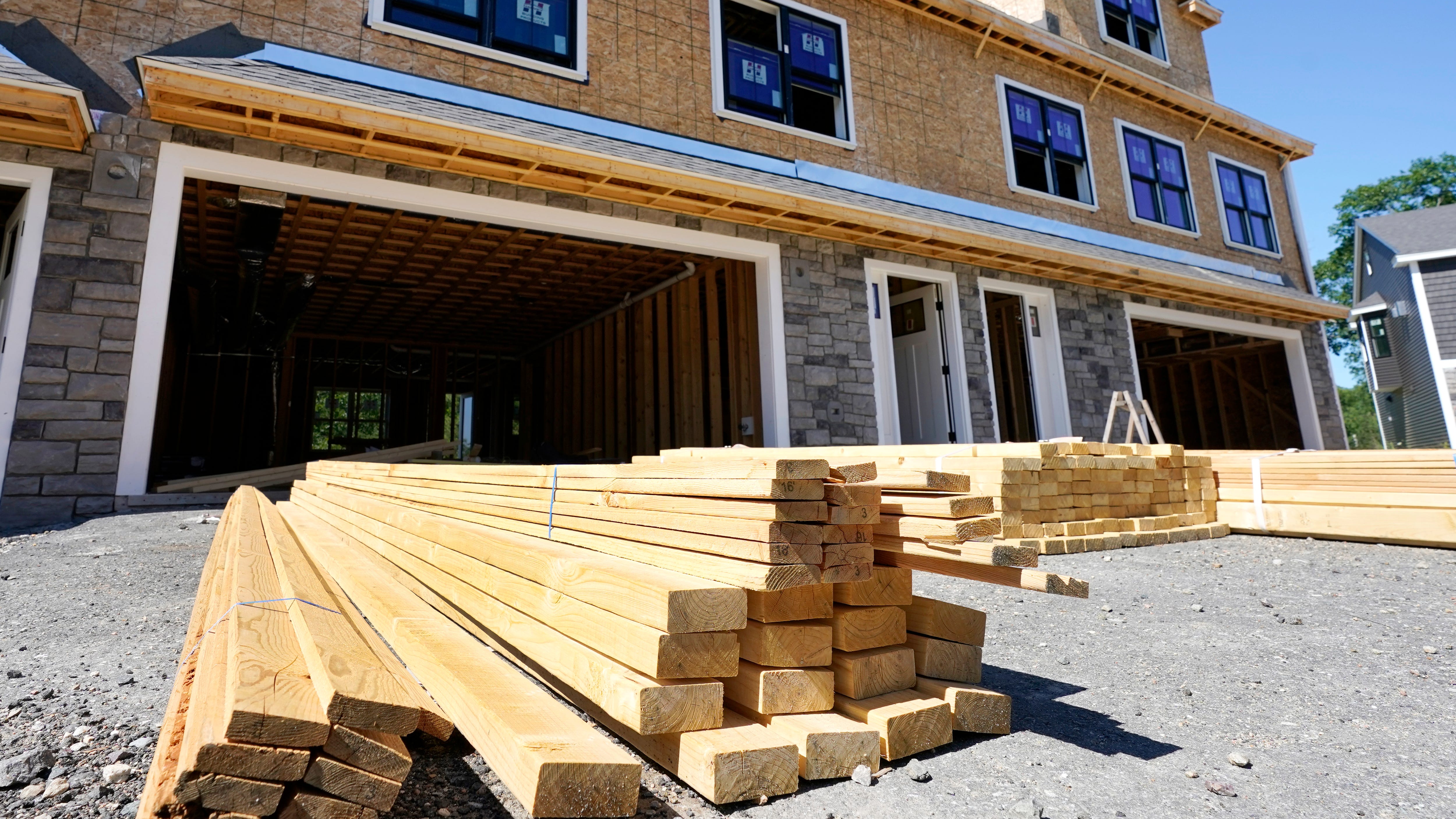 Inflation forces homebuilders to take it slow, raise prices