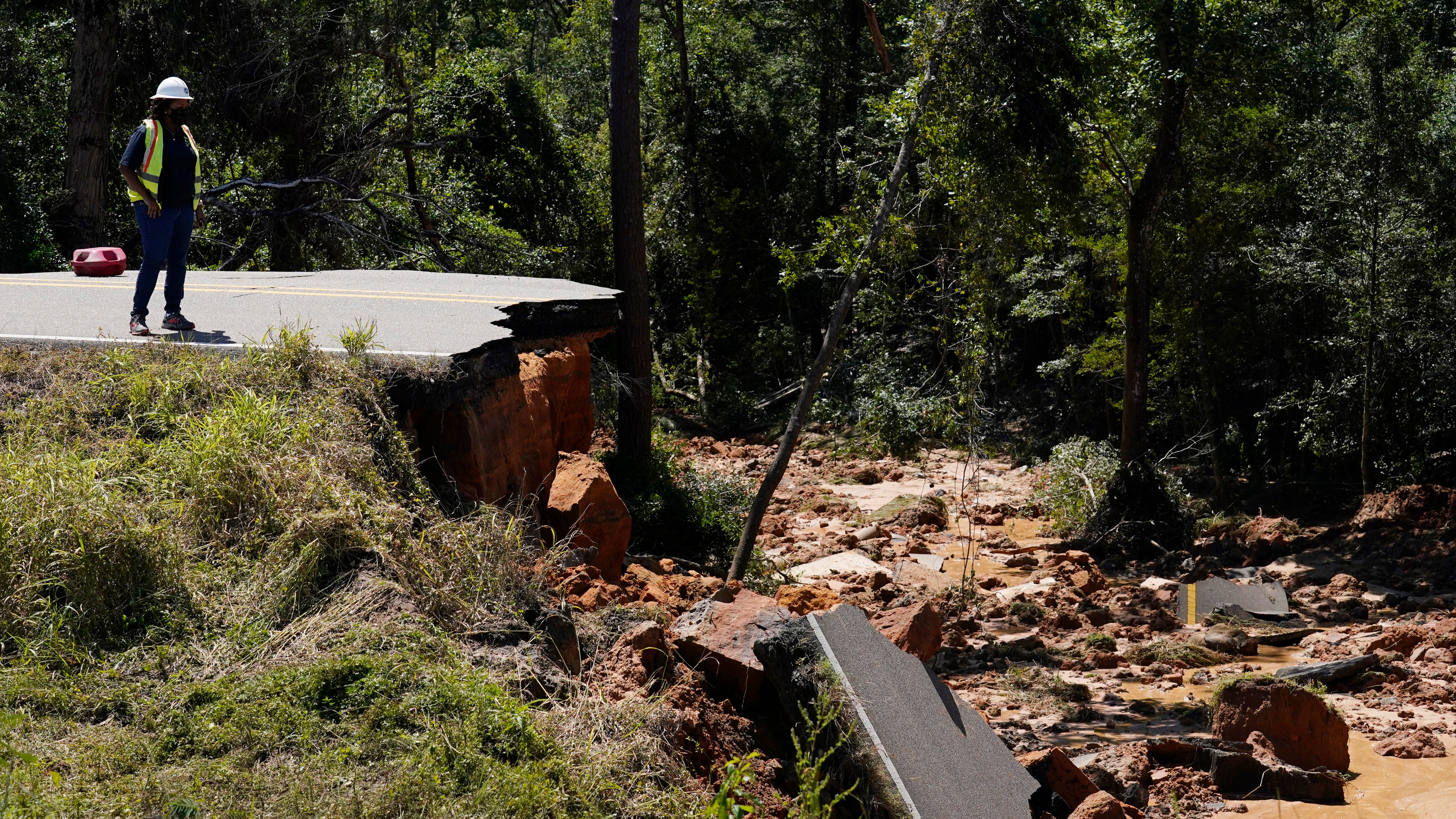 Ida collapses Mississippi road; kills 2, injures at least 10
