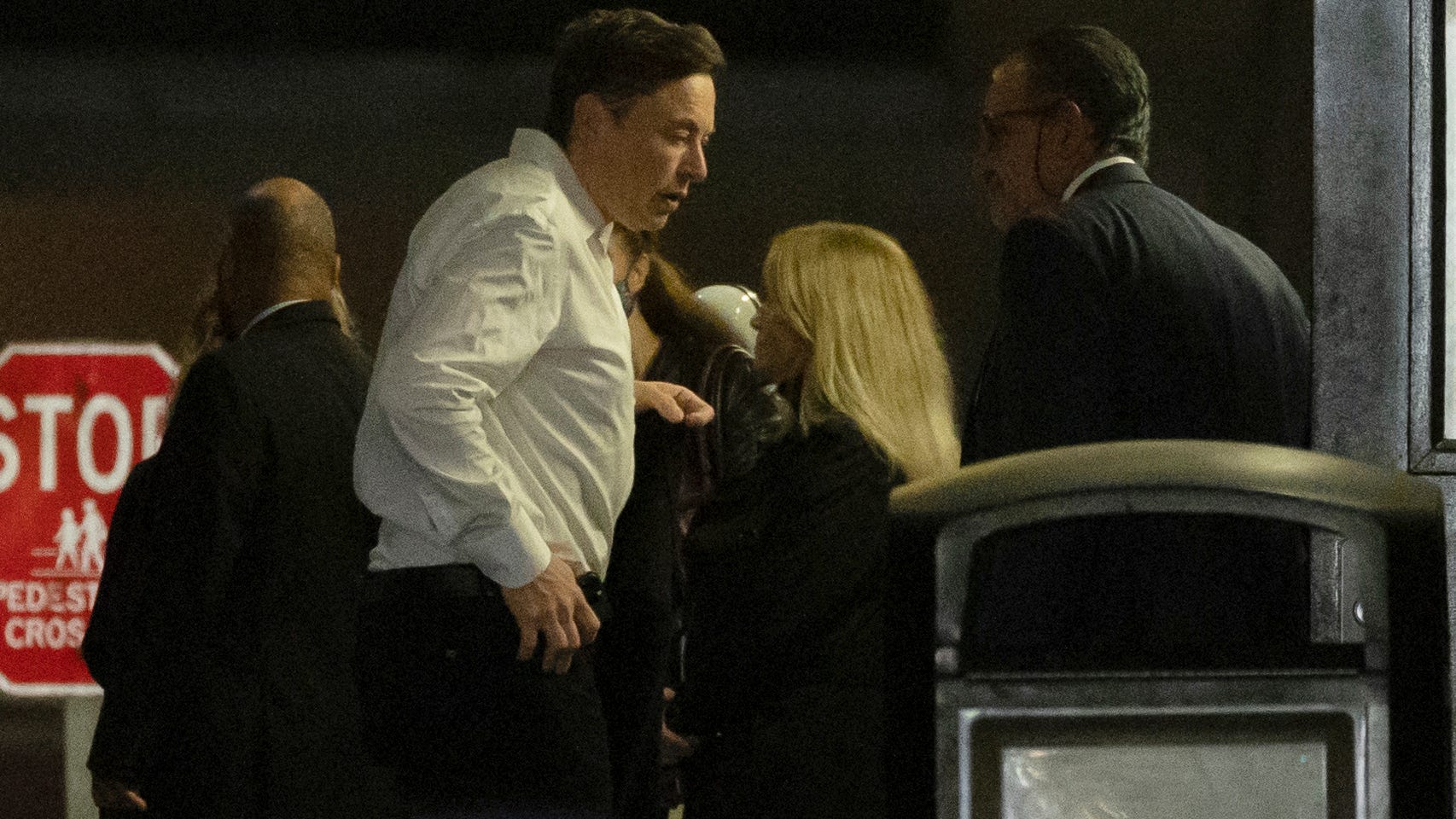 Widespread Twitter layoffs begin a week after Musk takeover