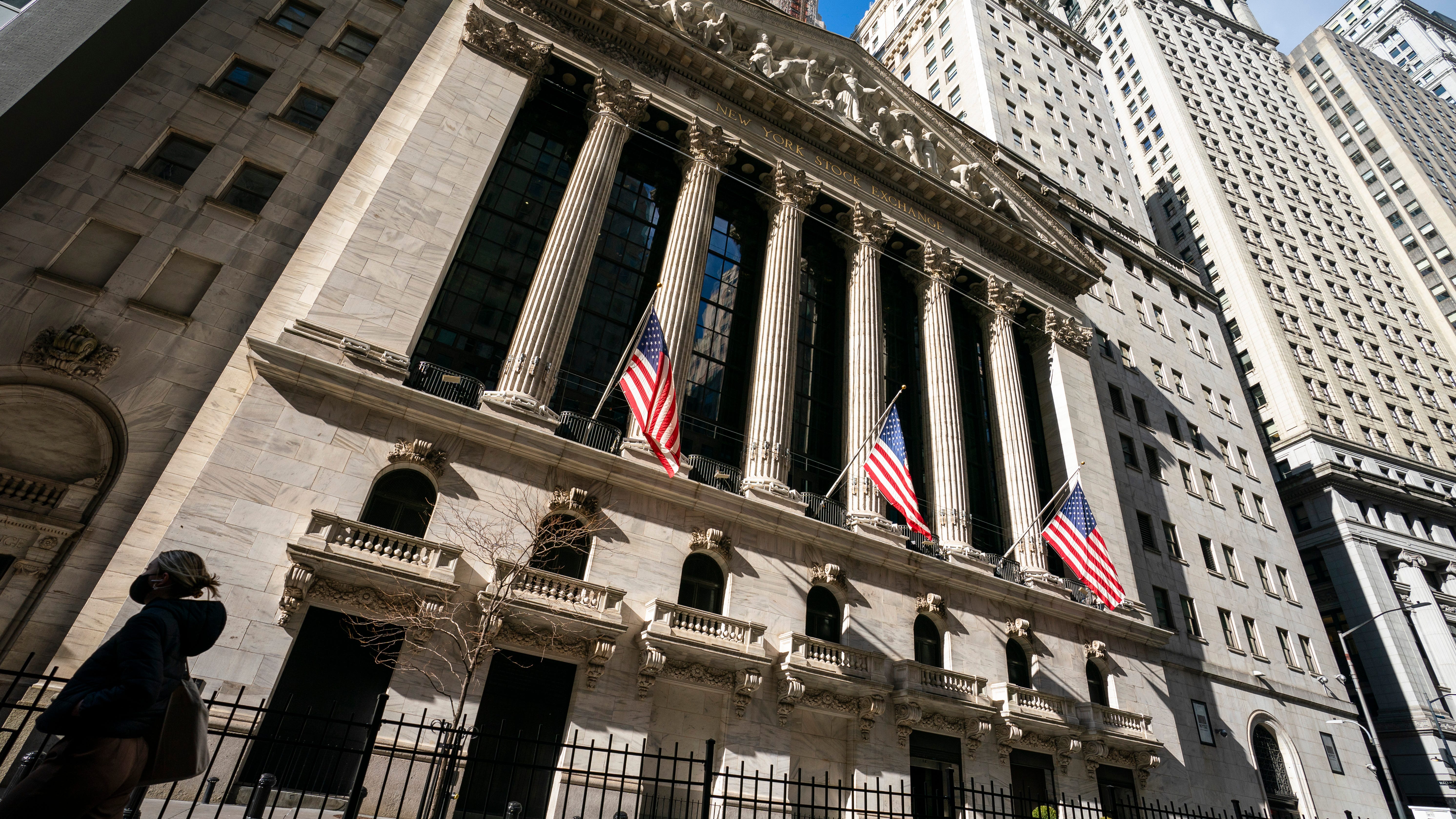 Stocks rally, erase early loss ahead of big earnings week