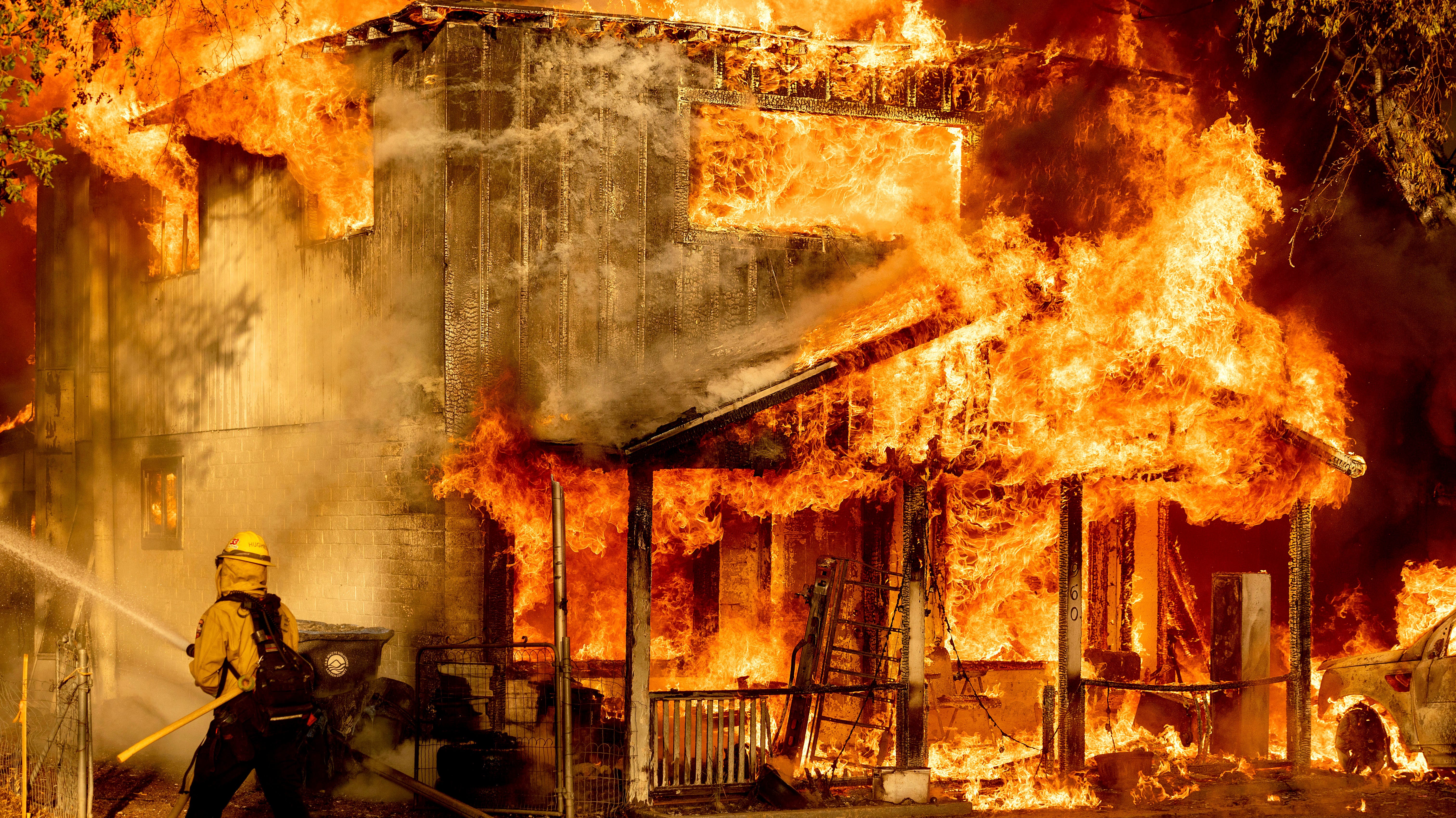 Firefighters make progress against big fires in US West