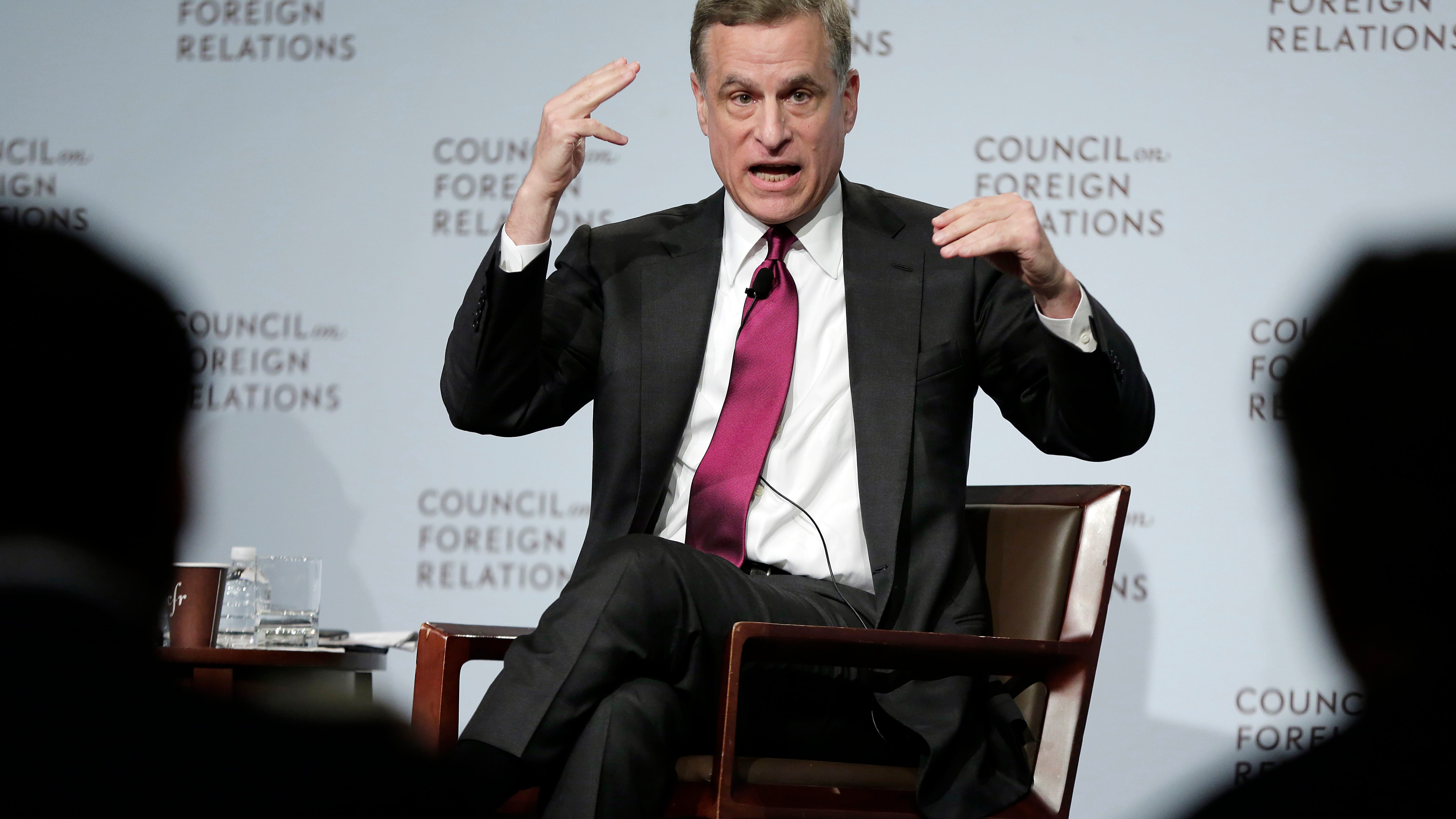 2 top Fed officials retire in wake of trading disclosures