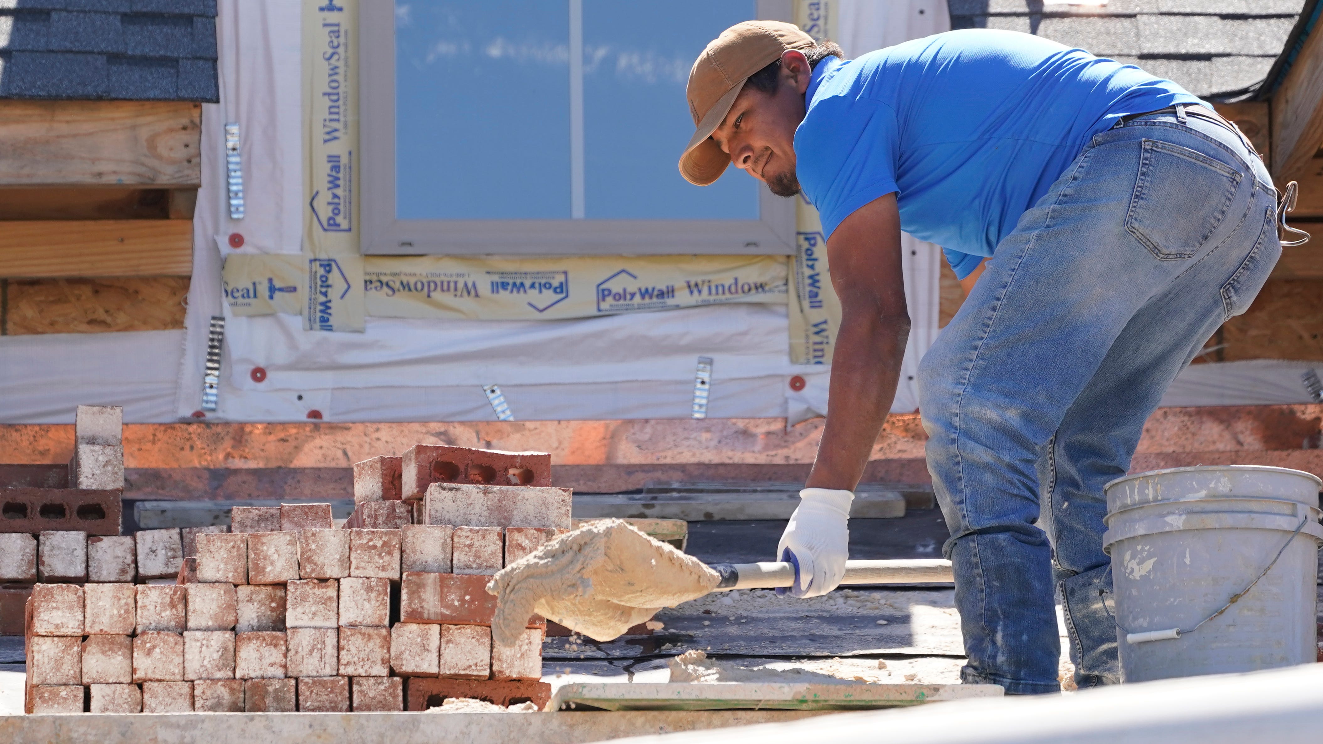 US home construction declines 1.6% in September