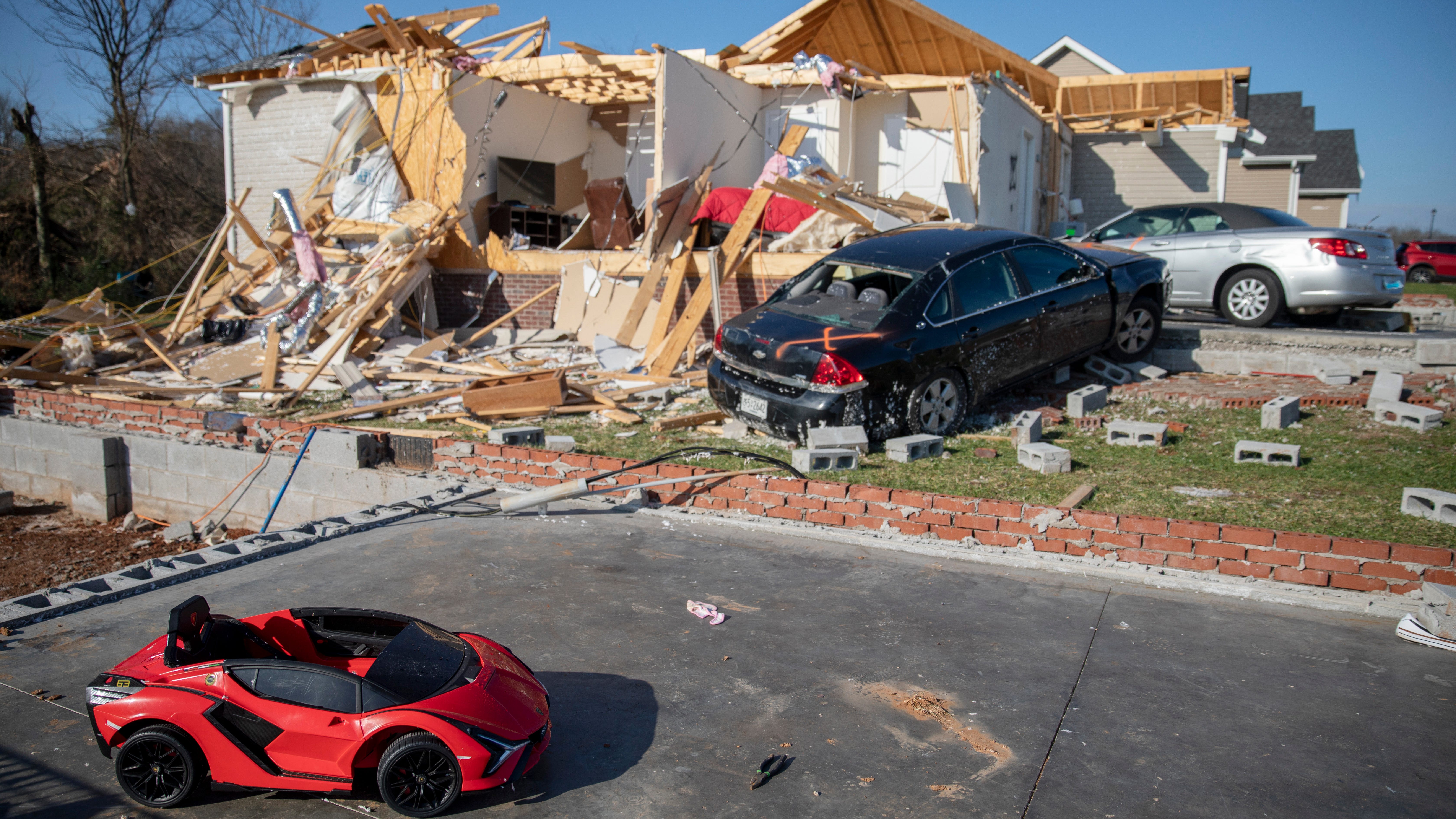 Deadly extreme weather year for US as carbon emissions soar