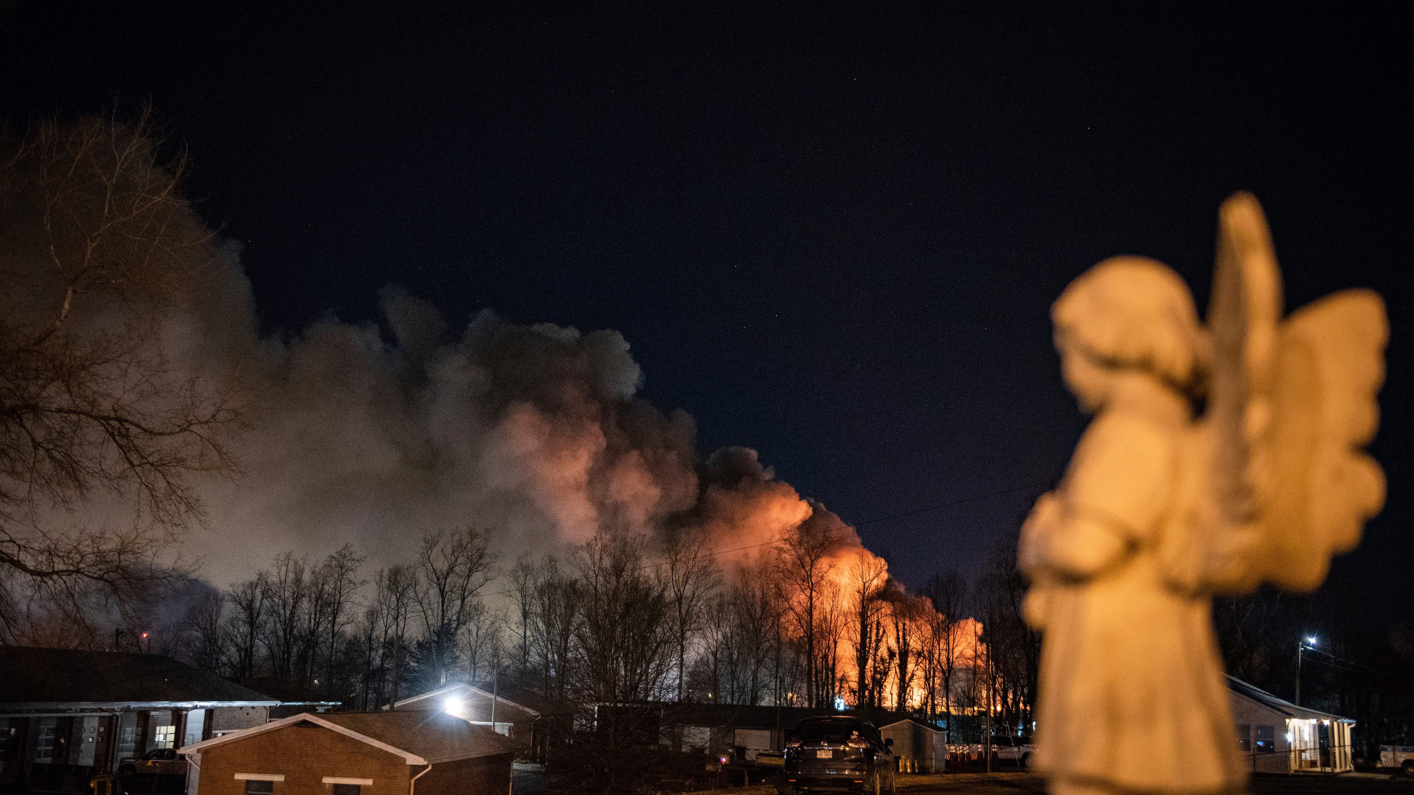 Thousands flee homes near N. Carolina fertilizer plant fire
