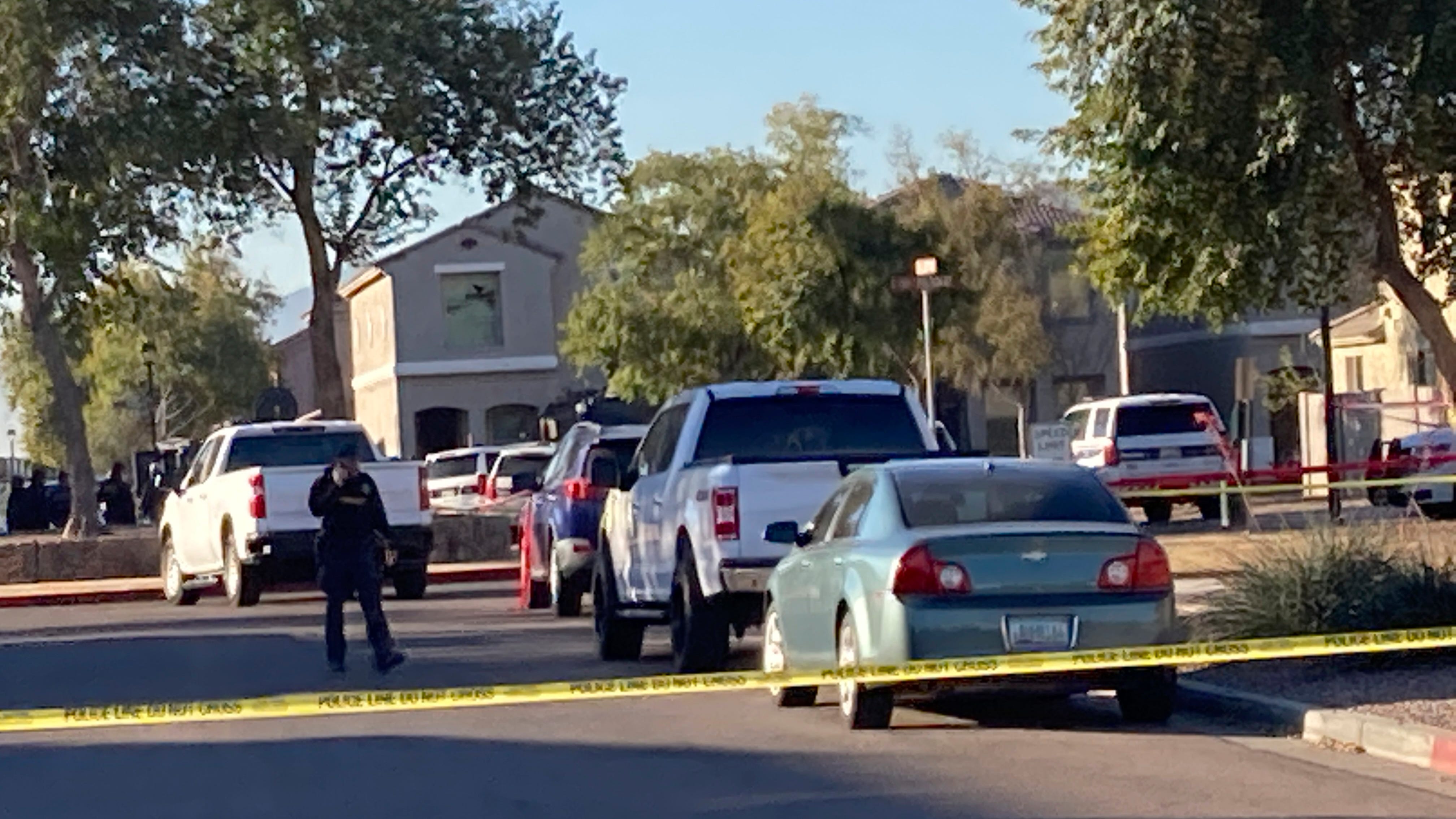 5 Phoenix police officers wounded in shootout at home