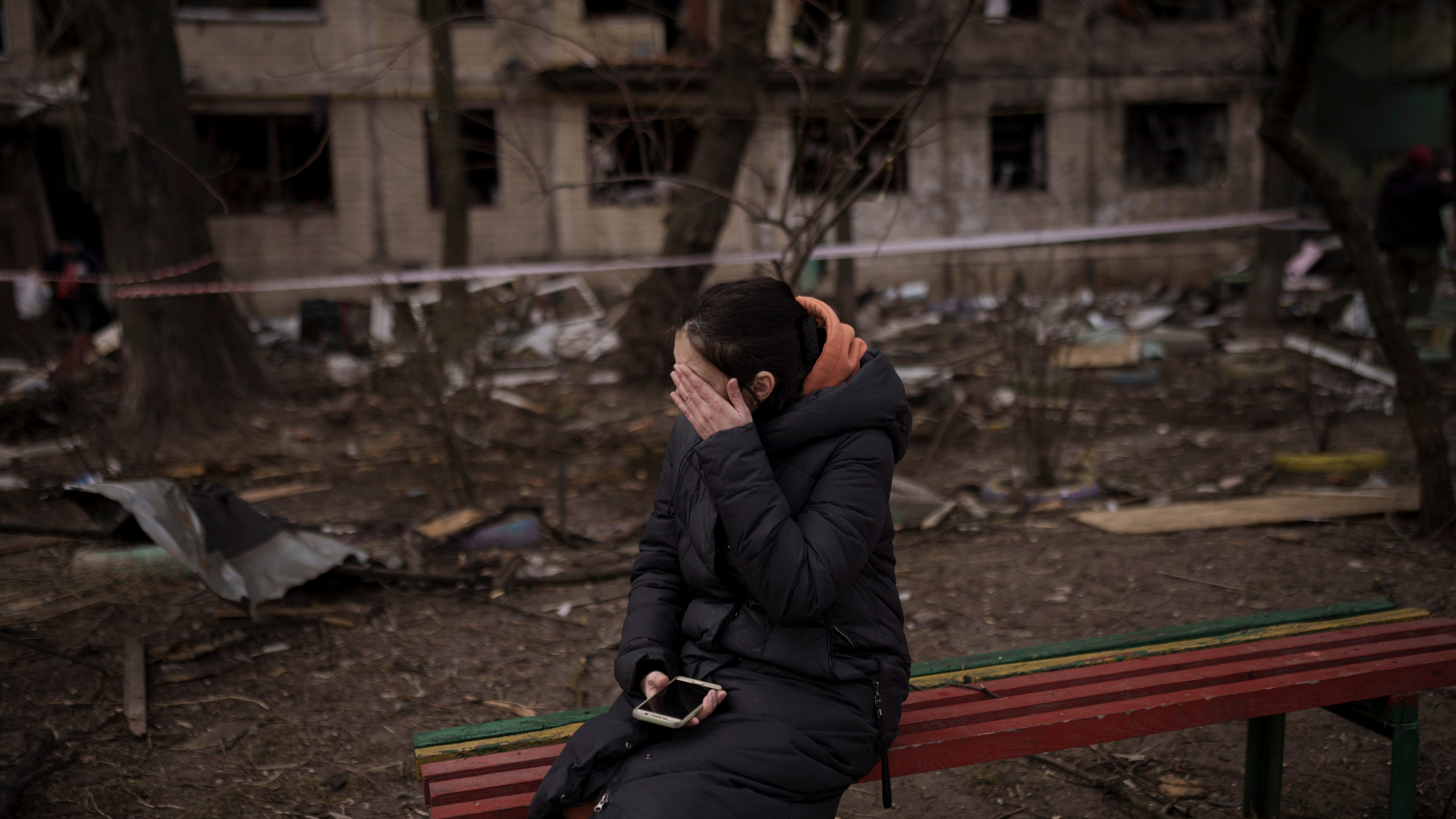 Russia keeps up attacks in Ukraine as two sides hold talks