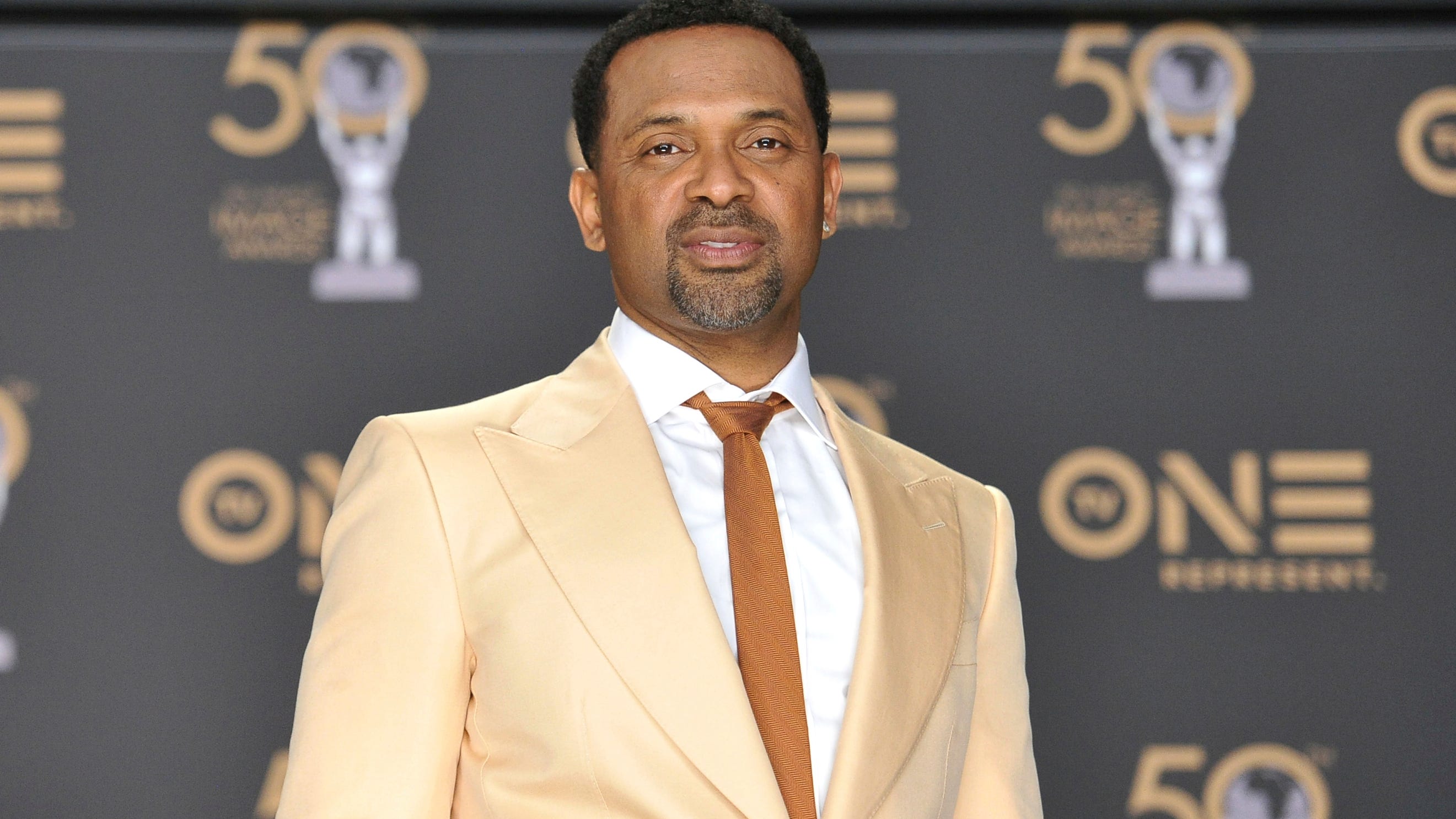 Actor Mike Epps apologizes after TSA seizes gun at airport