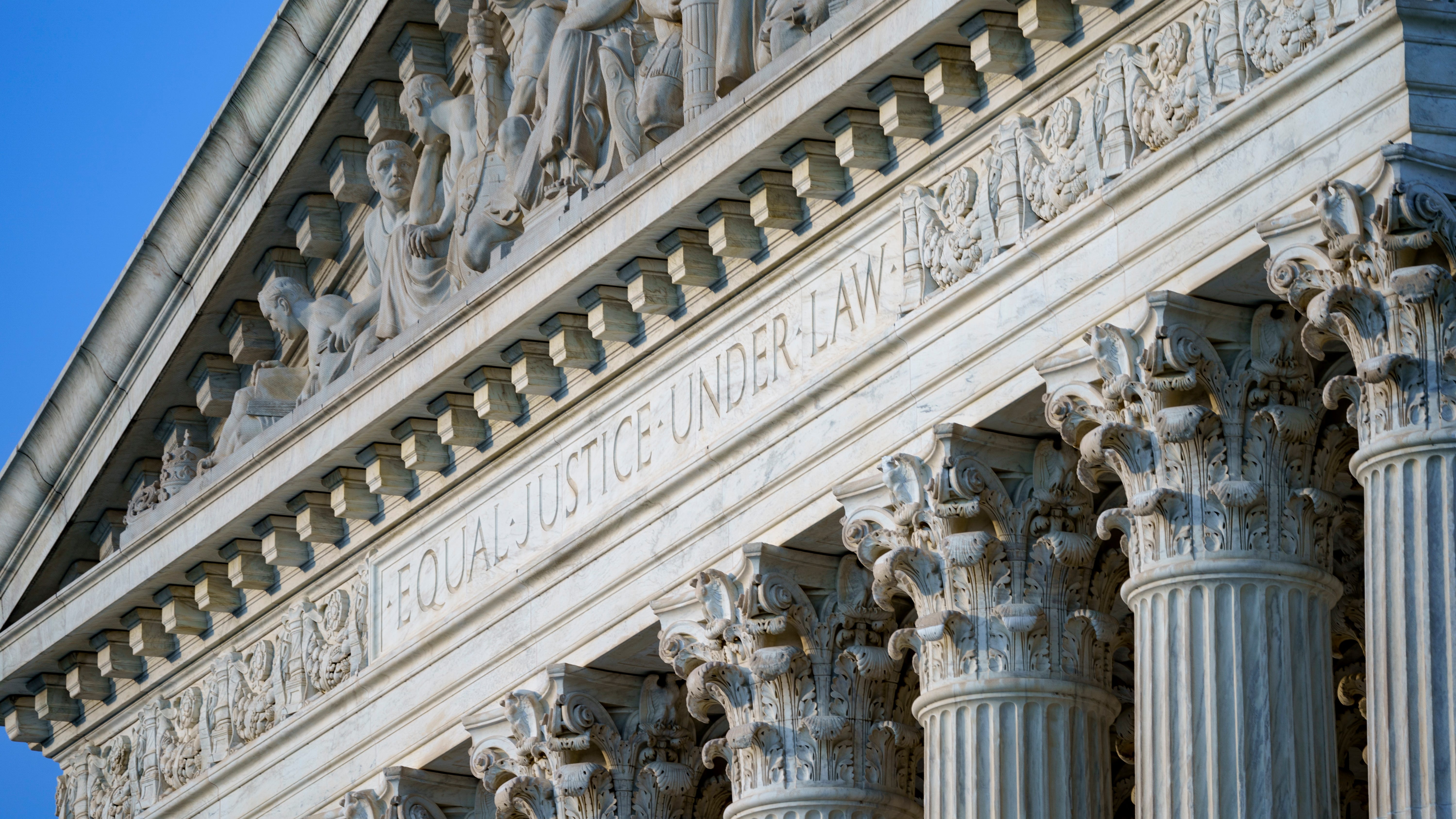 Students ask Supreme Court to block college vaccine mandate