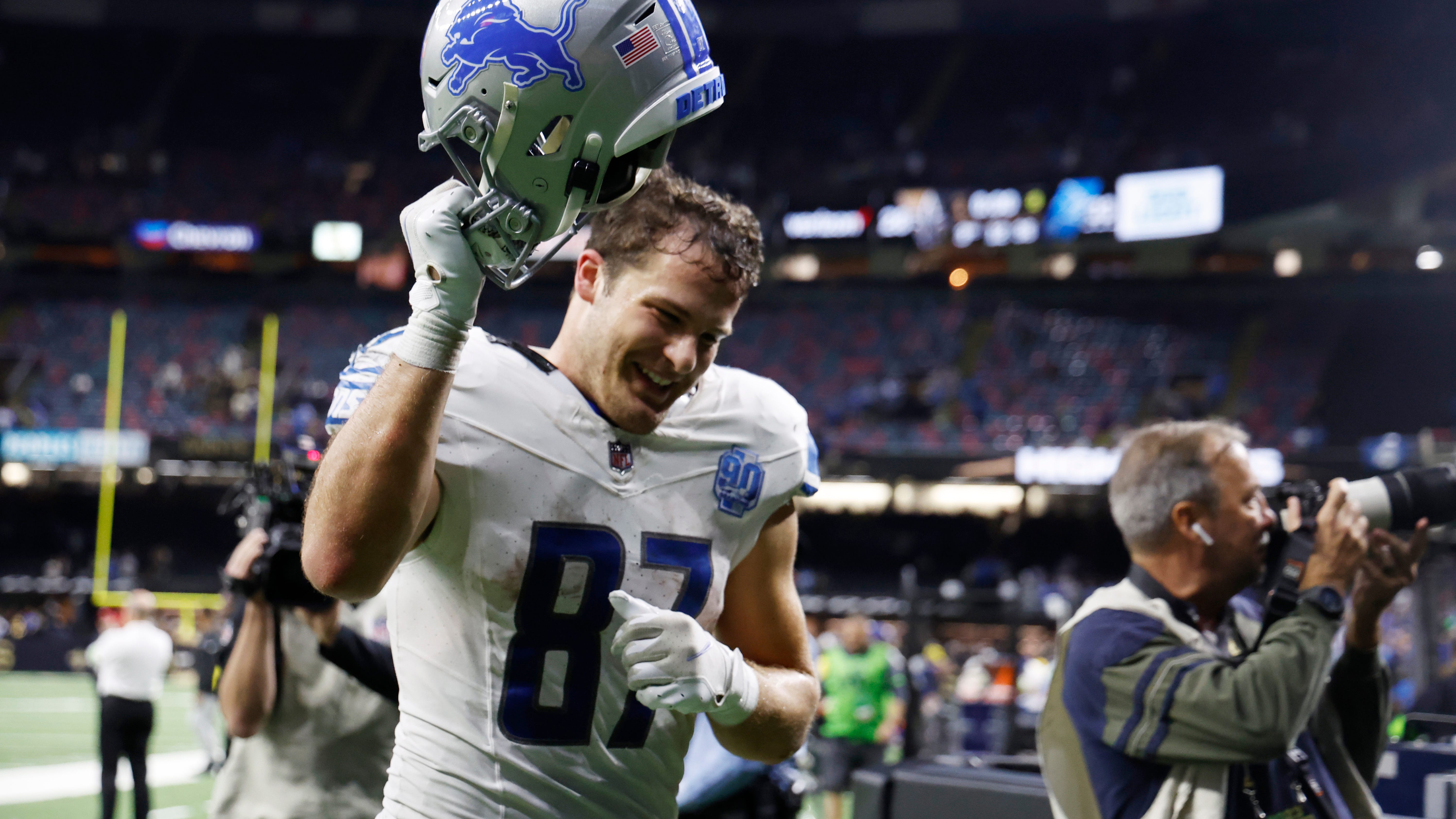 Sam LaPorta has career day for Lions, Saints QB Derek Carr hurt as Detroit wins 33-28
