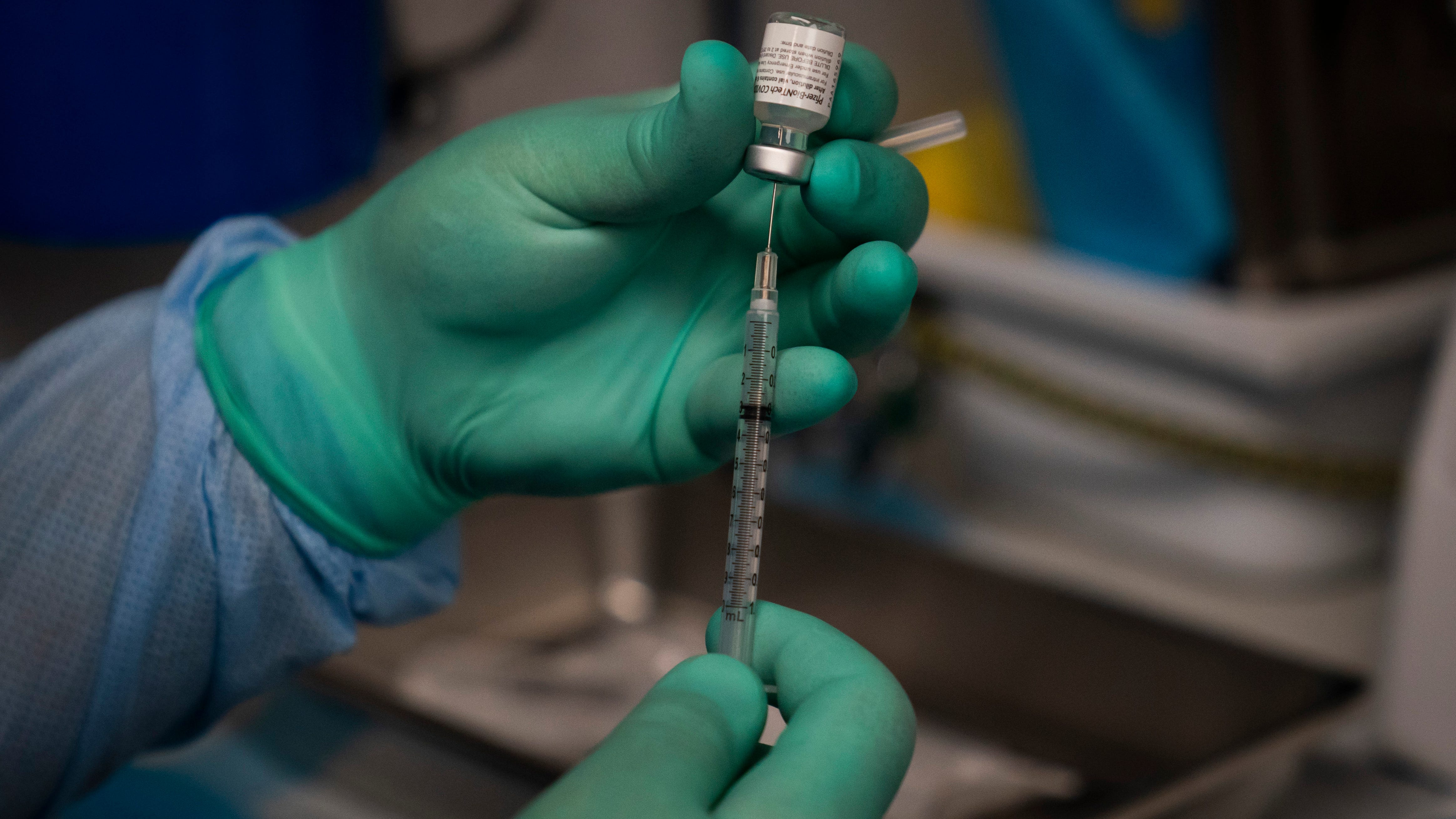 FDA experts among group opposing US booster shot plan