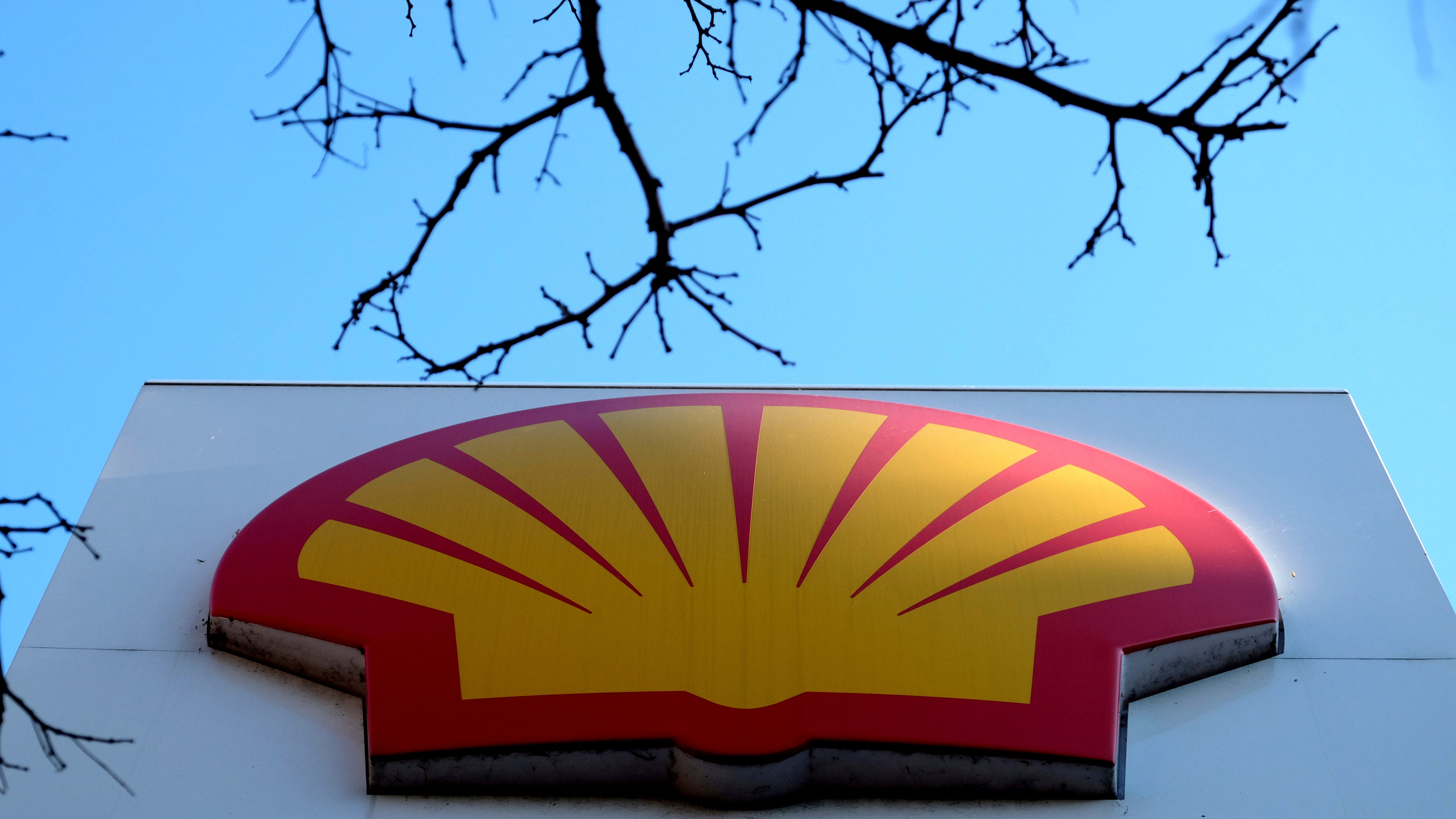 Contractor quitting puts Shell in spotlight over climate