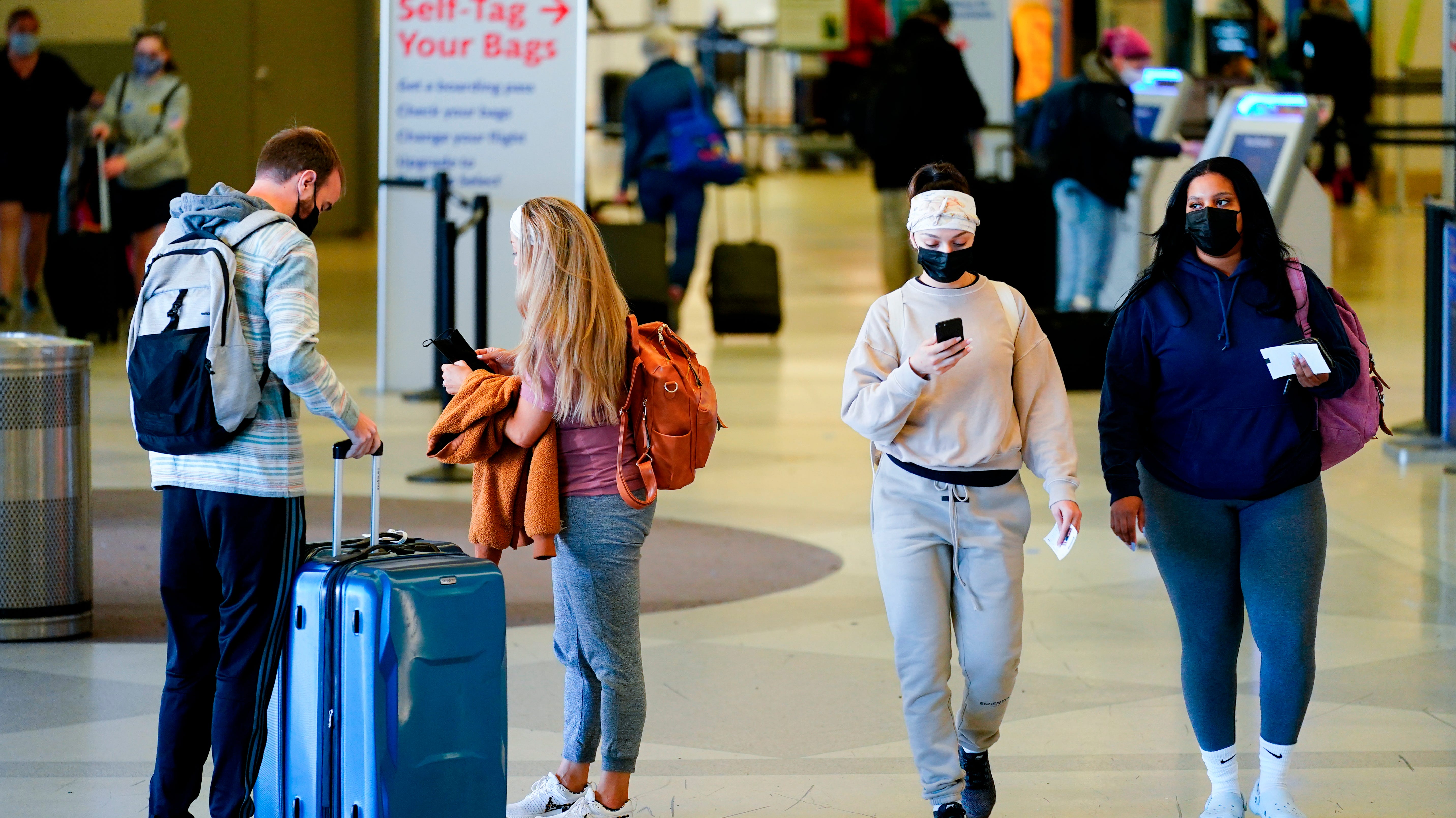 Airlines want to bring back passengers banned over masks