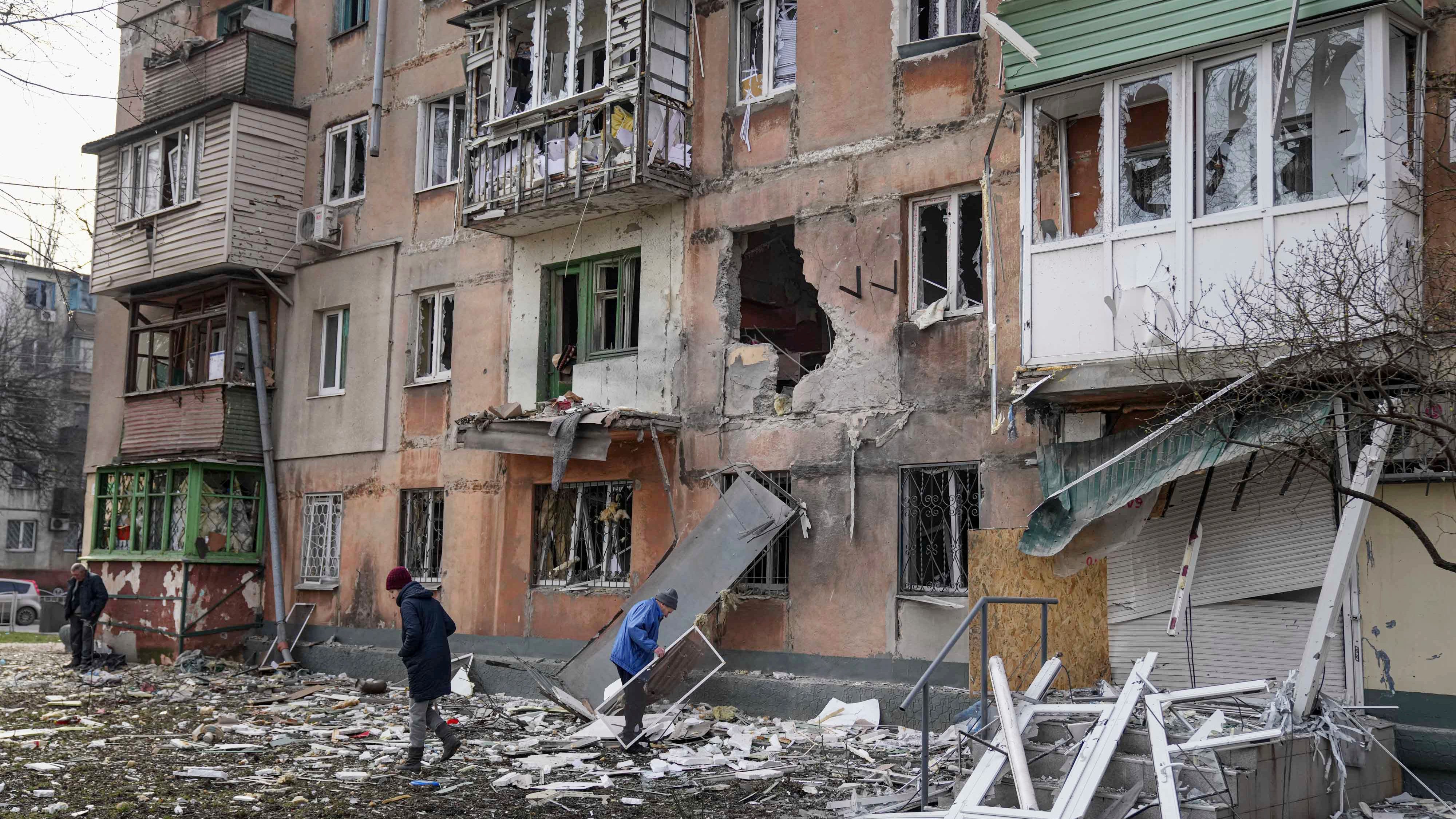 Effort to relieve encircled Ukrainian port put in jeopardy