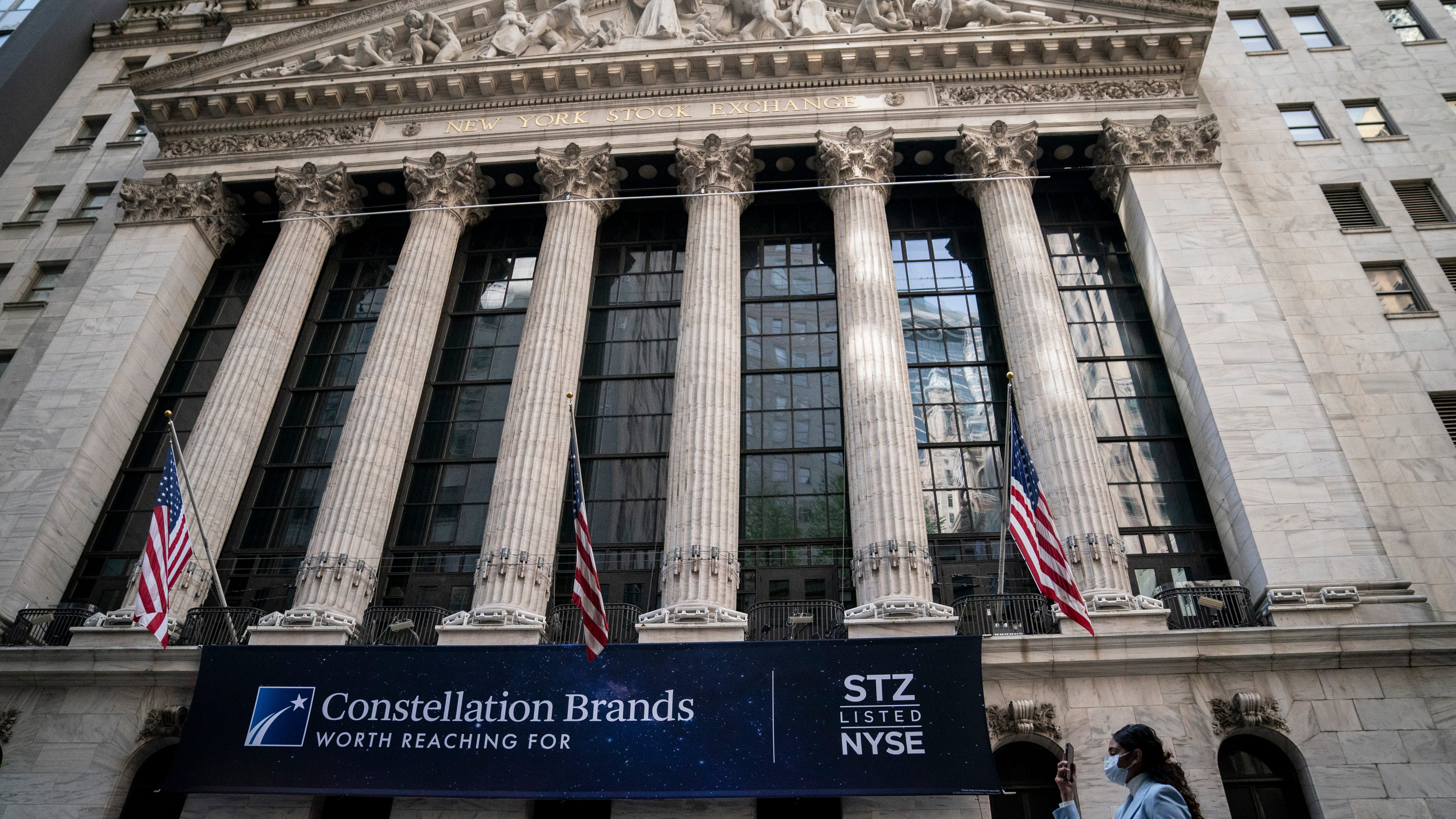 US stocks fall as inflation remains stubbornly high