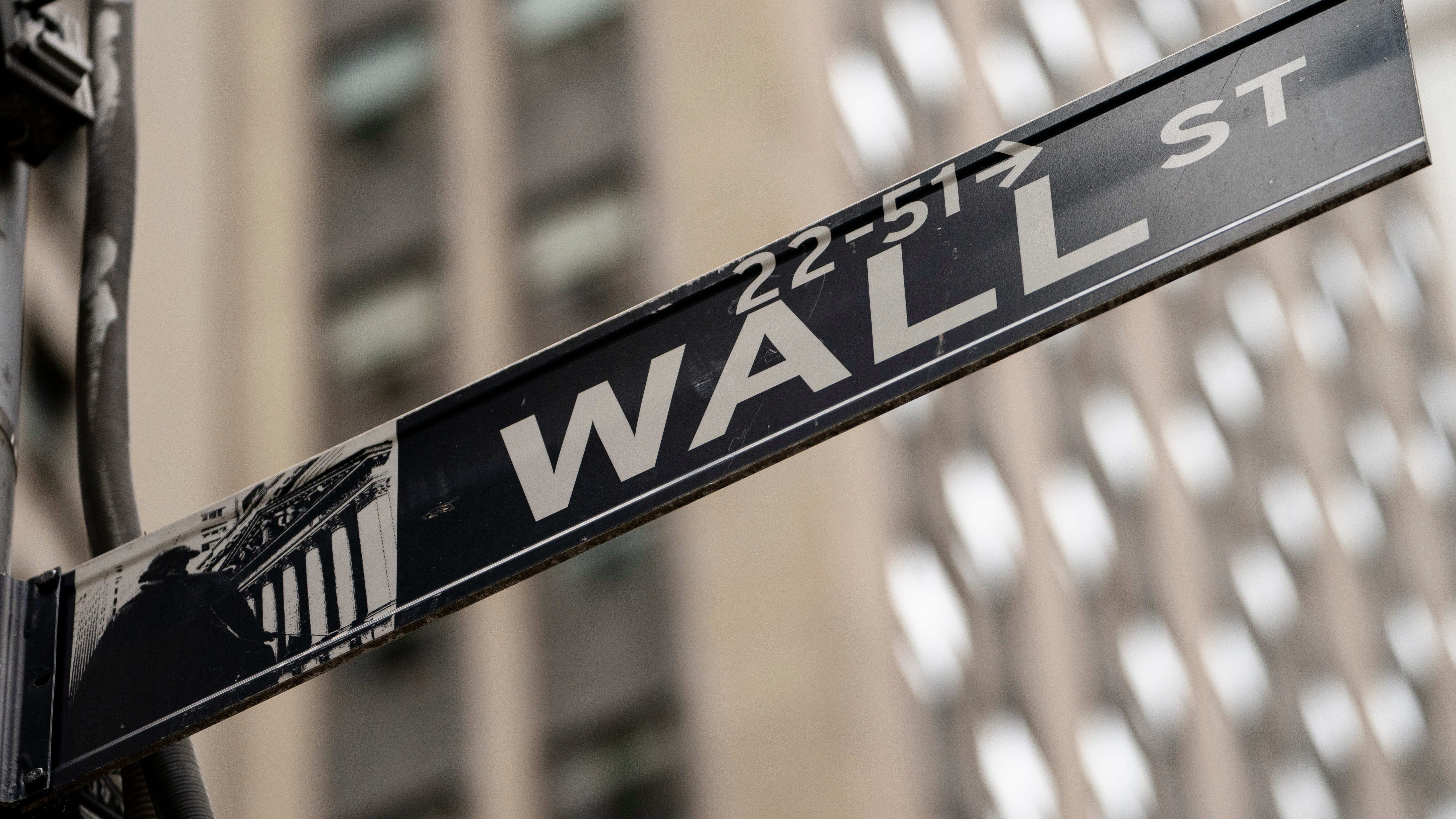 A late afternoon slump leaves major US indexes mostly lower