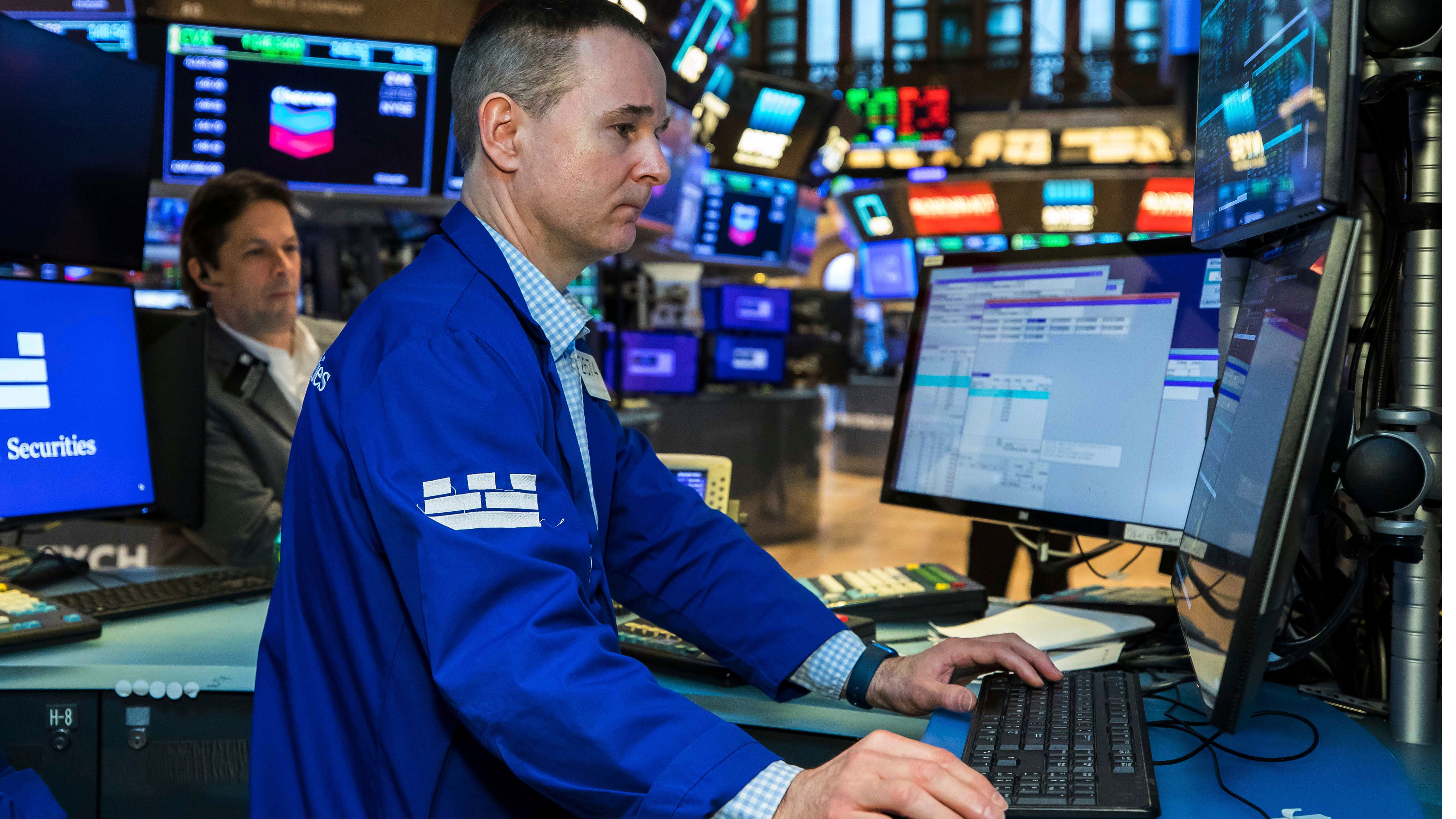 Stocks fall, oil tops $100 a barrel as Ukraine war rages
