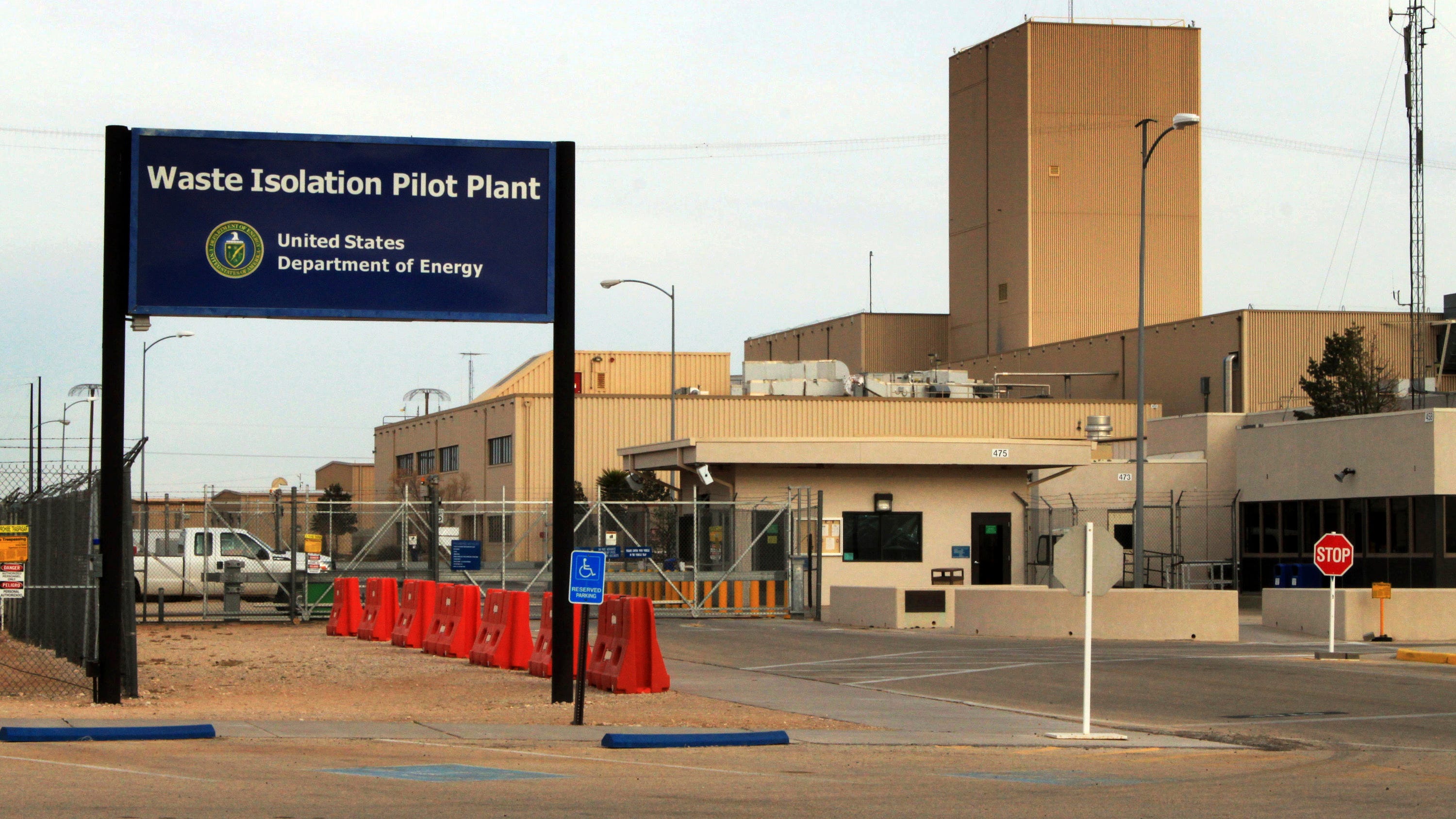 Discovery of radioactive liquid pauses work at US nuke dump