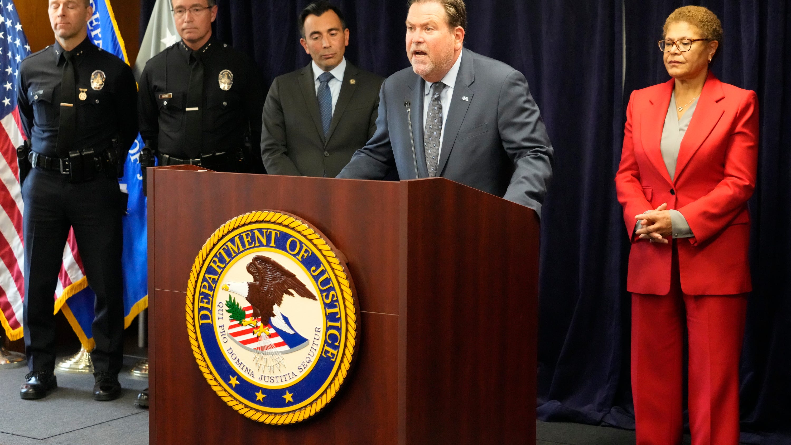 Suspect in shooting of 2 Jewish men in LA faces hate crimes