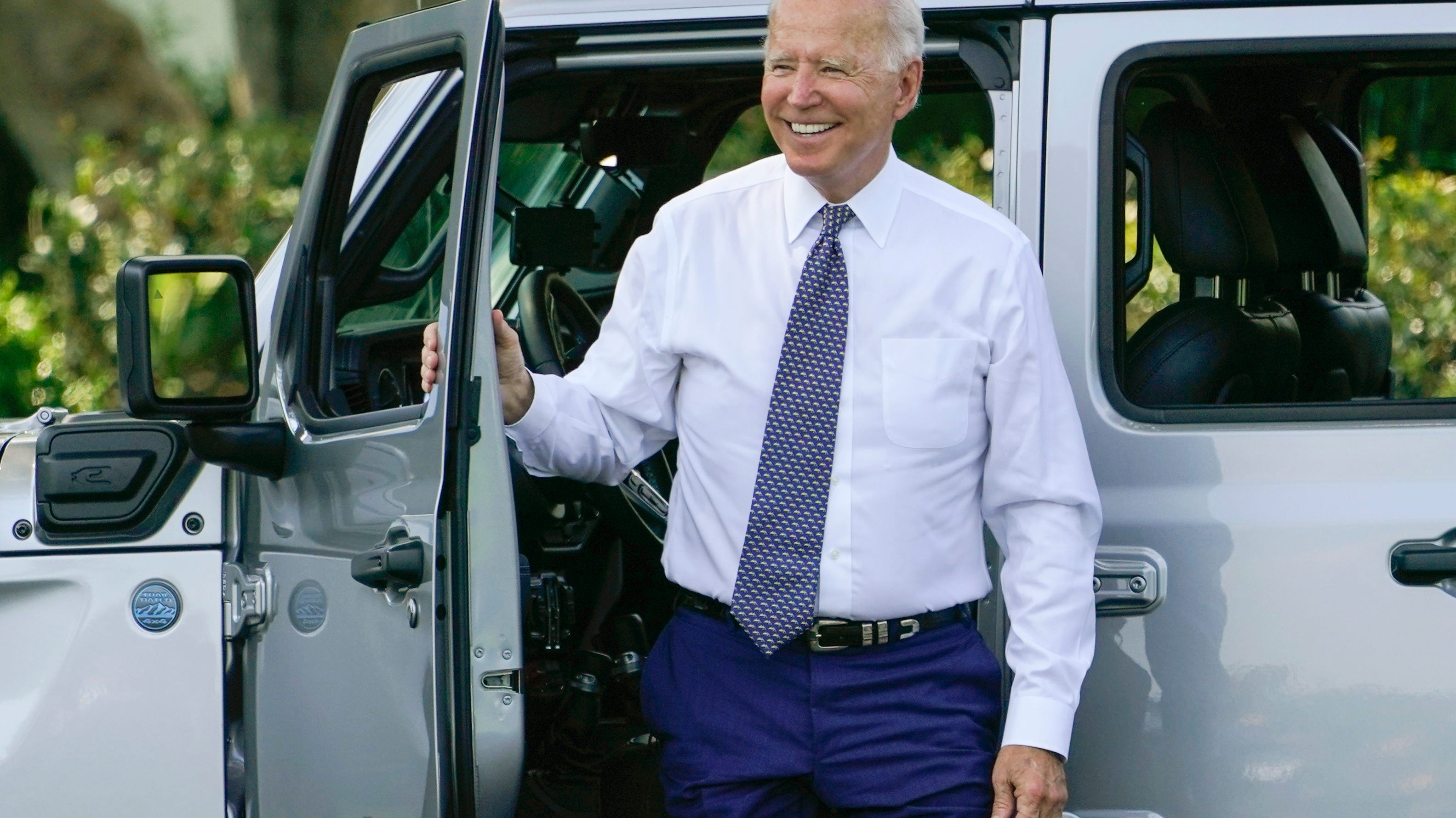 US automakers pledge huge increase in electric vehicles