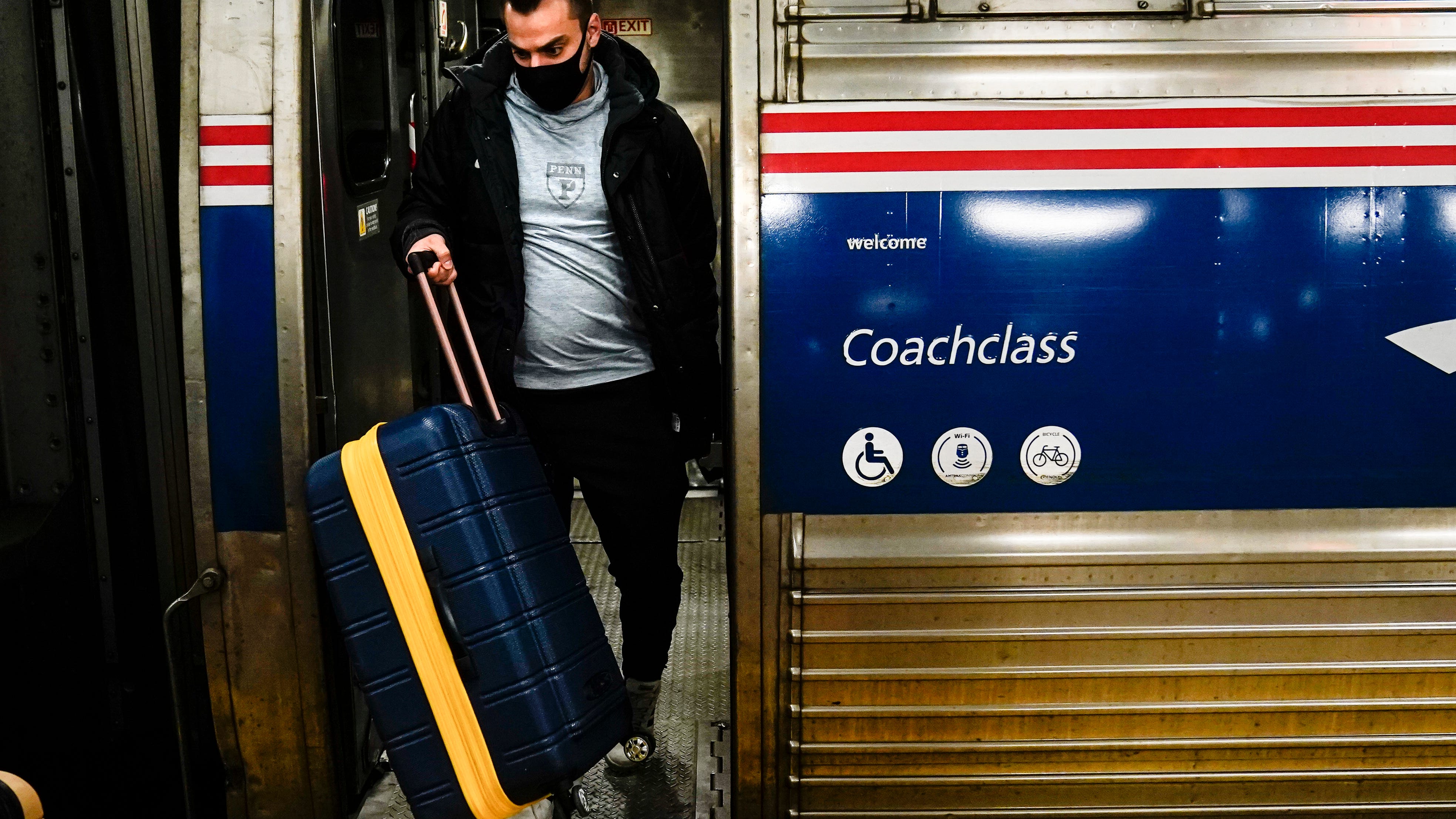 Amtrak says it could cut service over vaccination mandate
