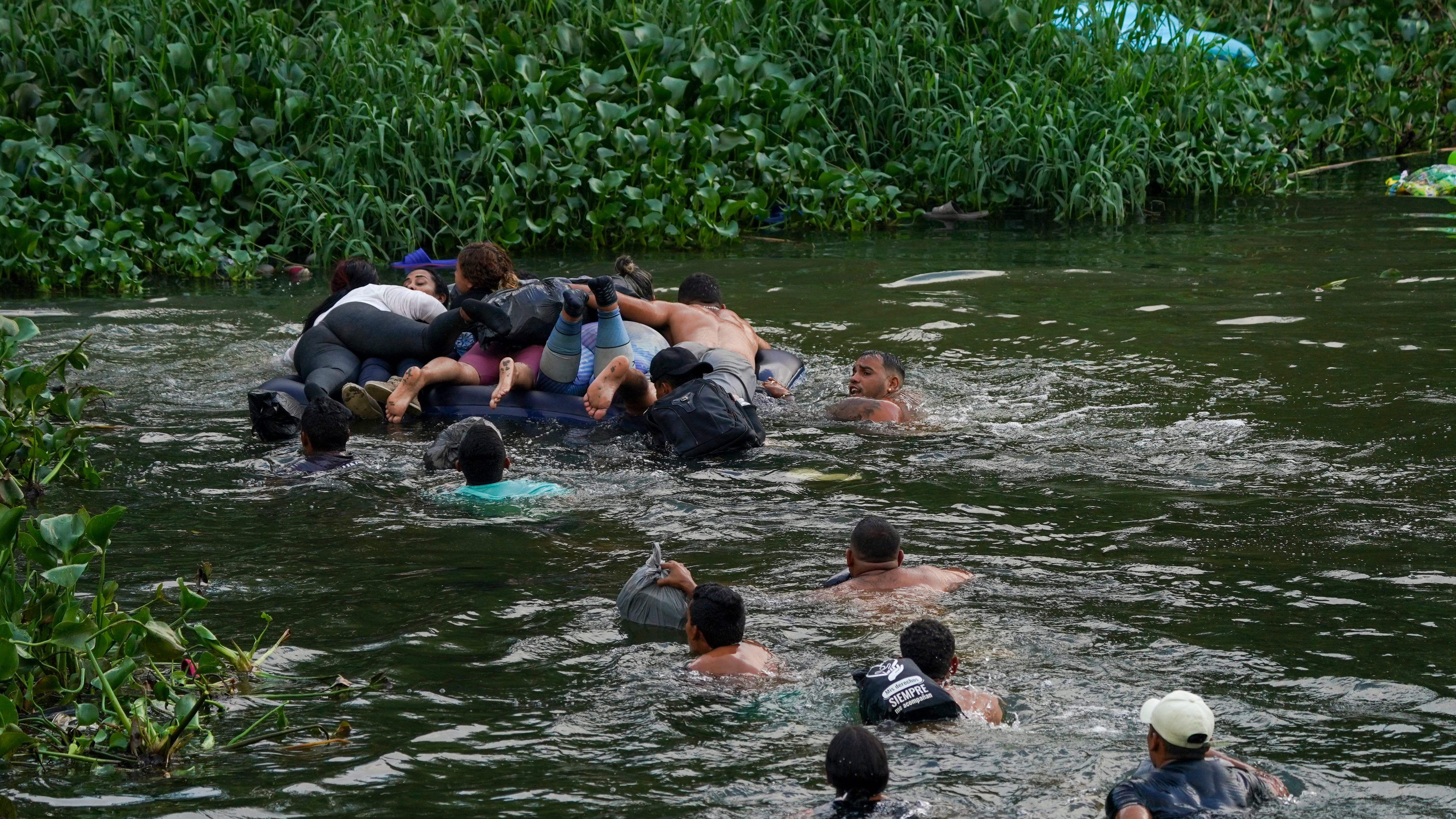 US to limit asylum at Mexico border, open 100 migration hubs