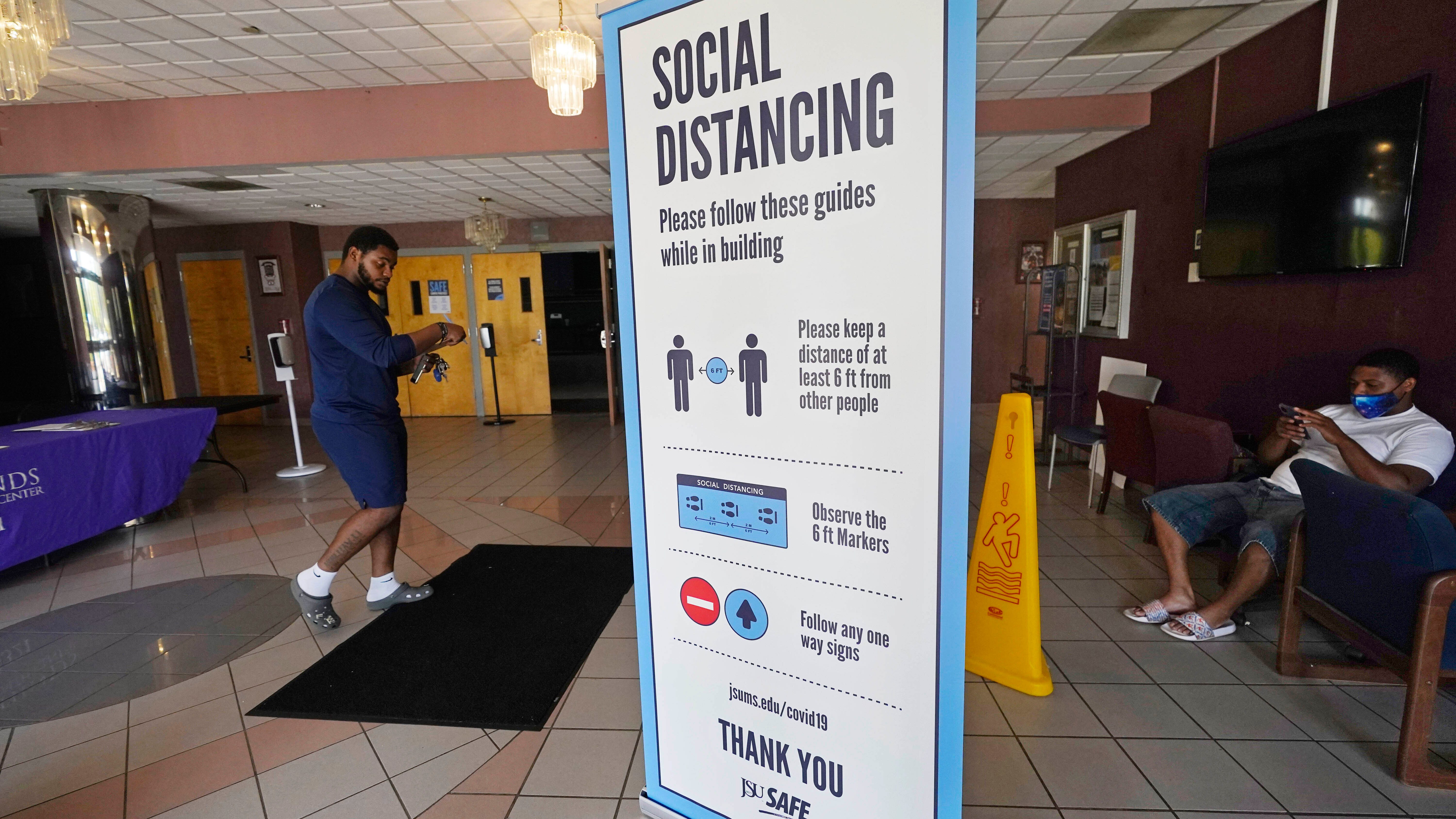 Pushback challenges vaccination requirements at US colleges