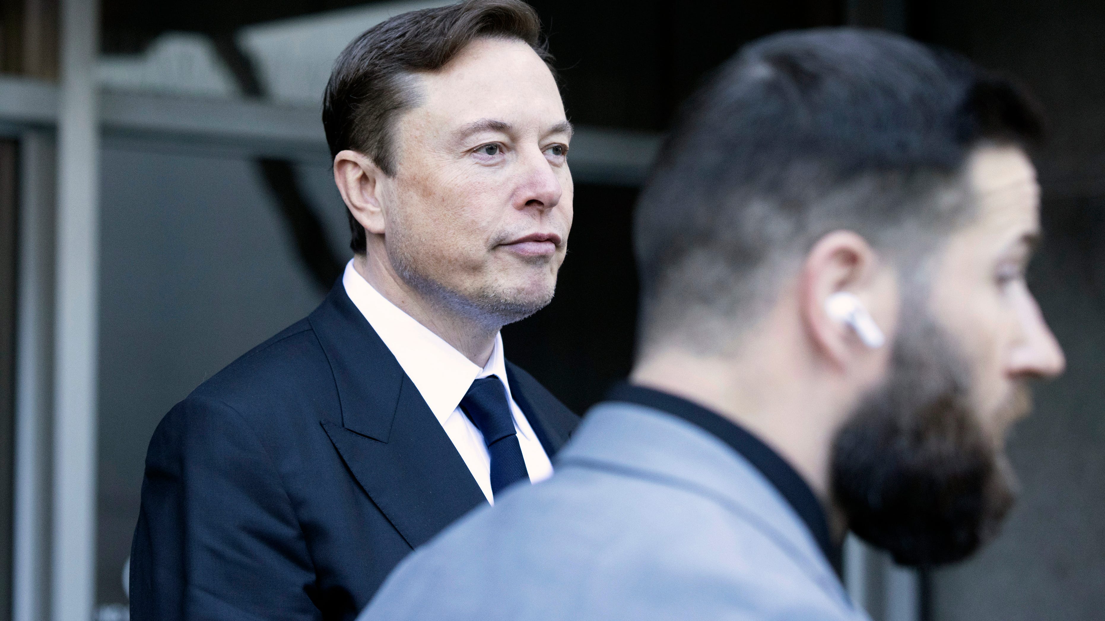 Elon Musk's tweeting style seizes spotlight in Tesla trial