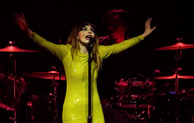 Music - Lauren Mayberry