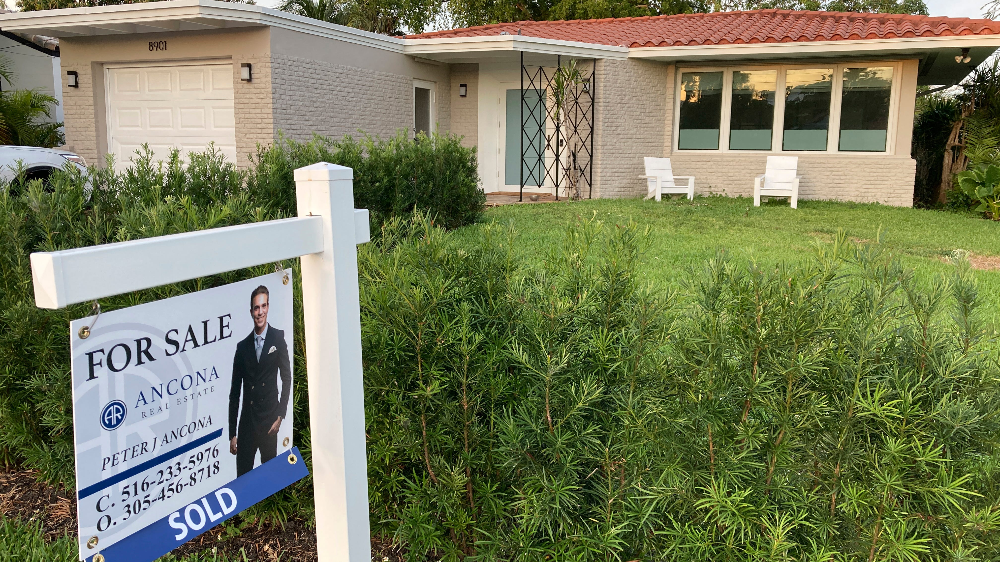 Average long-term US mortgage rates inch up to 5.81%