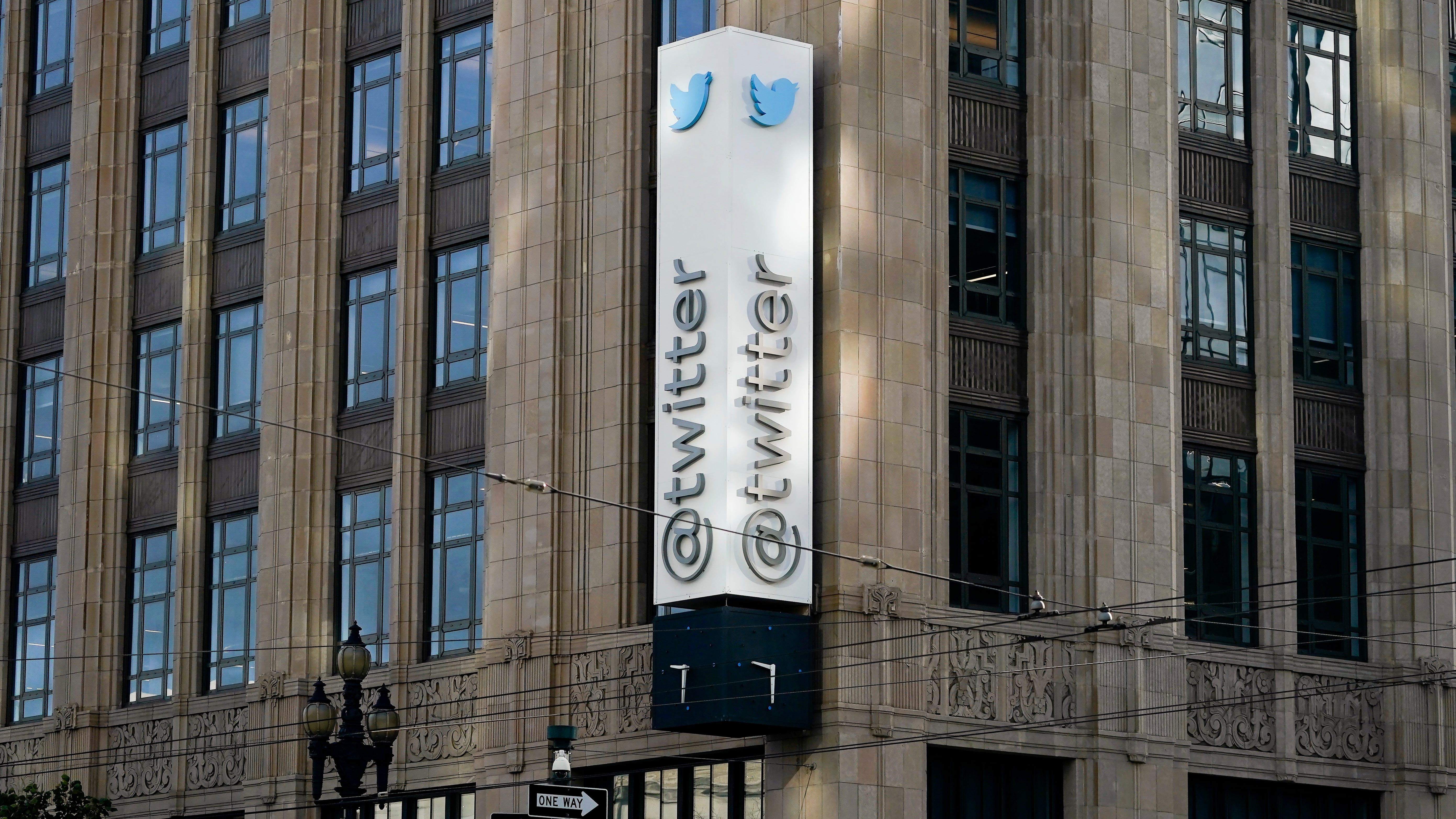 Musk seeks to reassure advertisers on Twitter after chaos