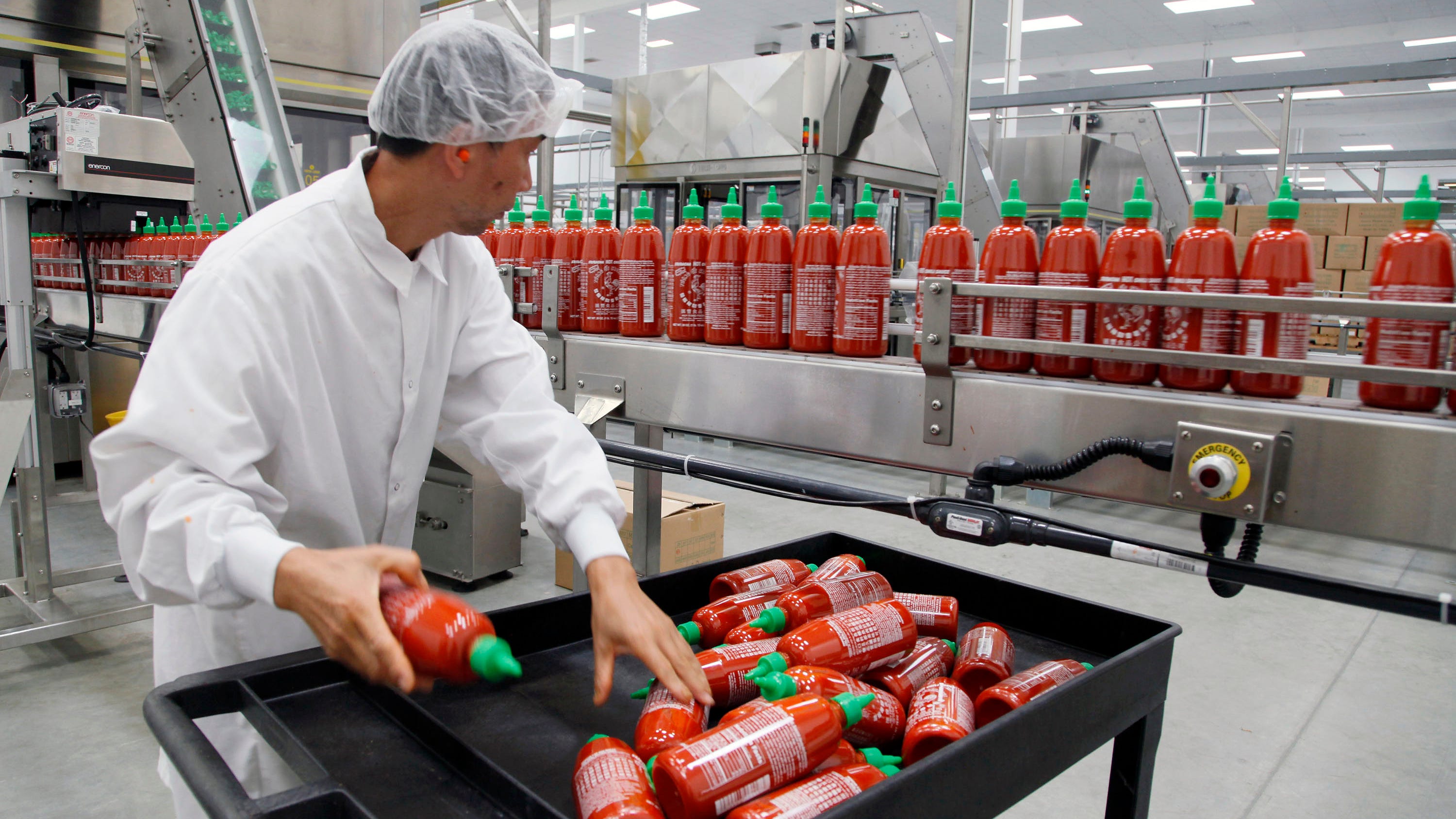 Sriracha hot sauce maker warns of shortage
