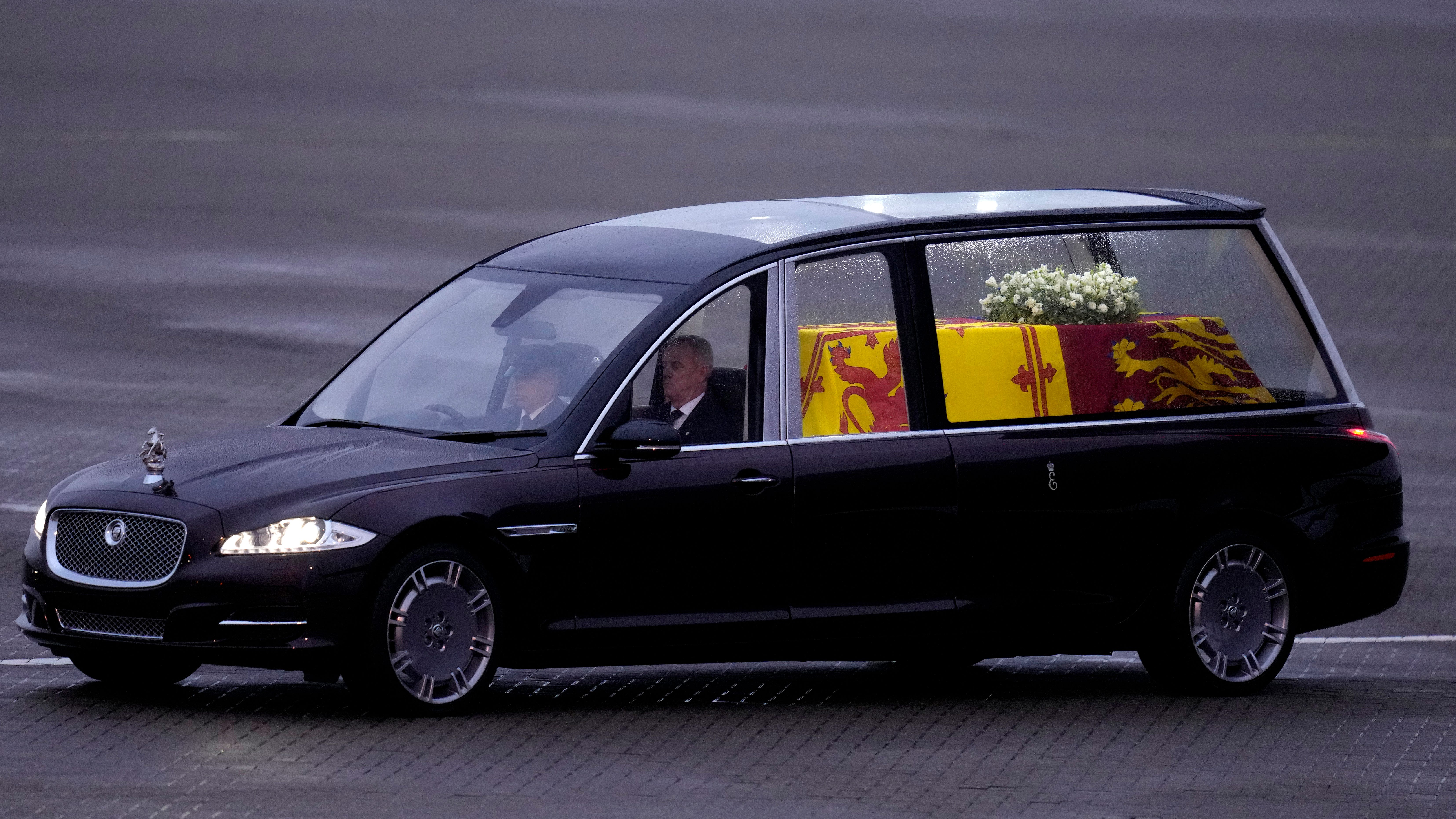 Casket of Queen Elizabeth II arrives at Buckingham Palace