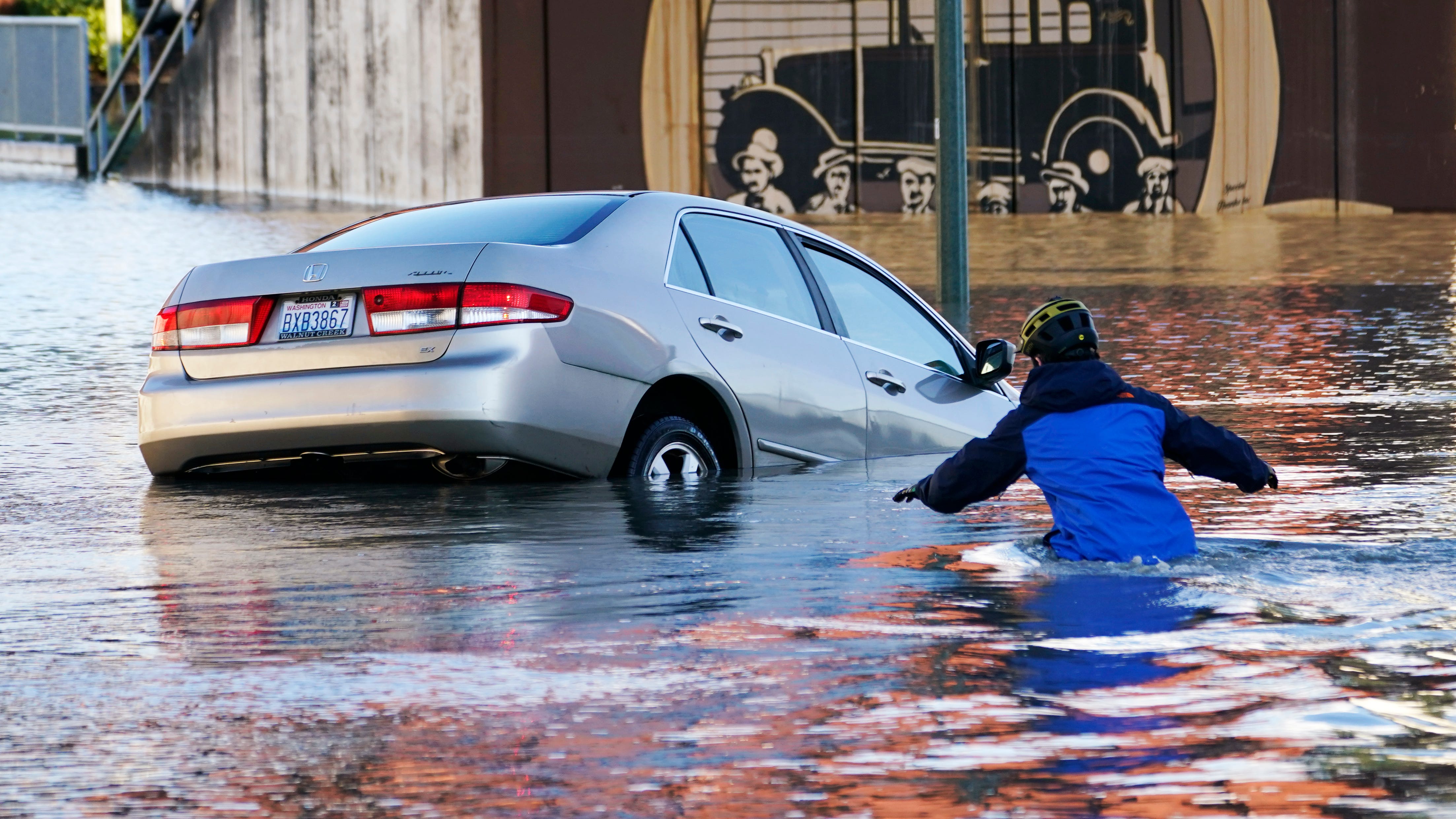 EXPLAINER: Stuck jet stream, La Nina causing weird weather 