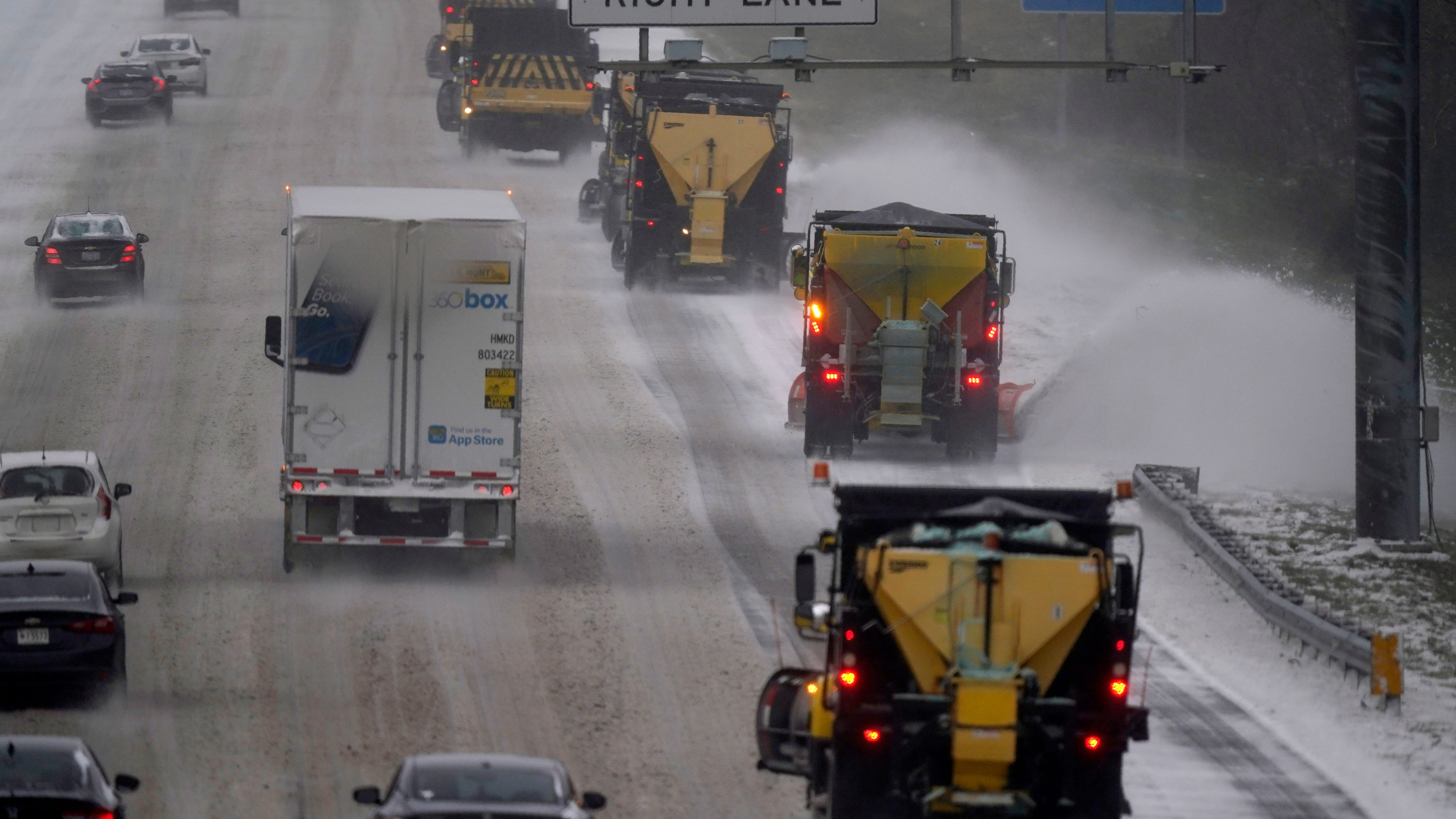 Snow, ice blasts through South with powerful winter storm