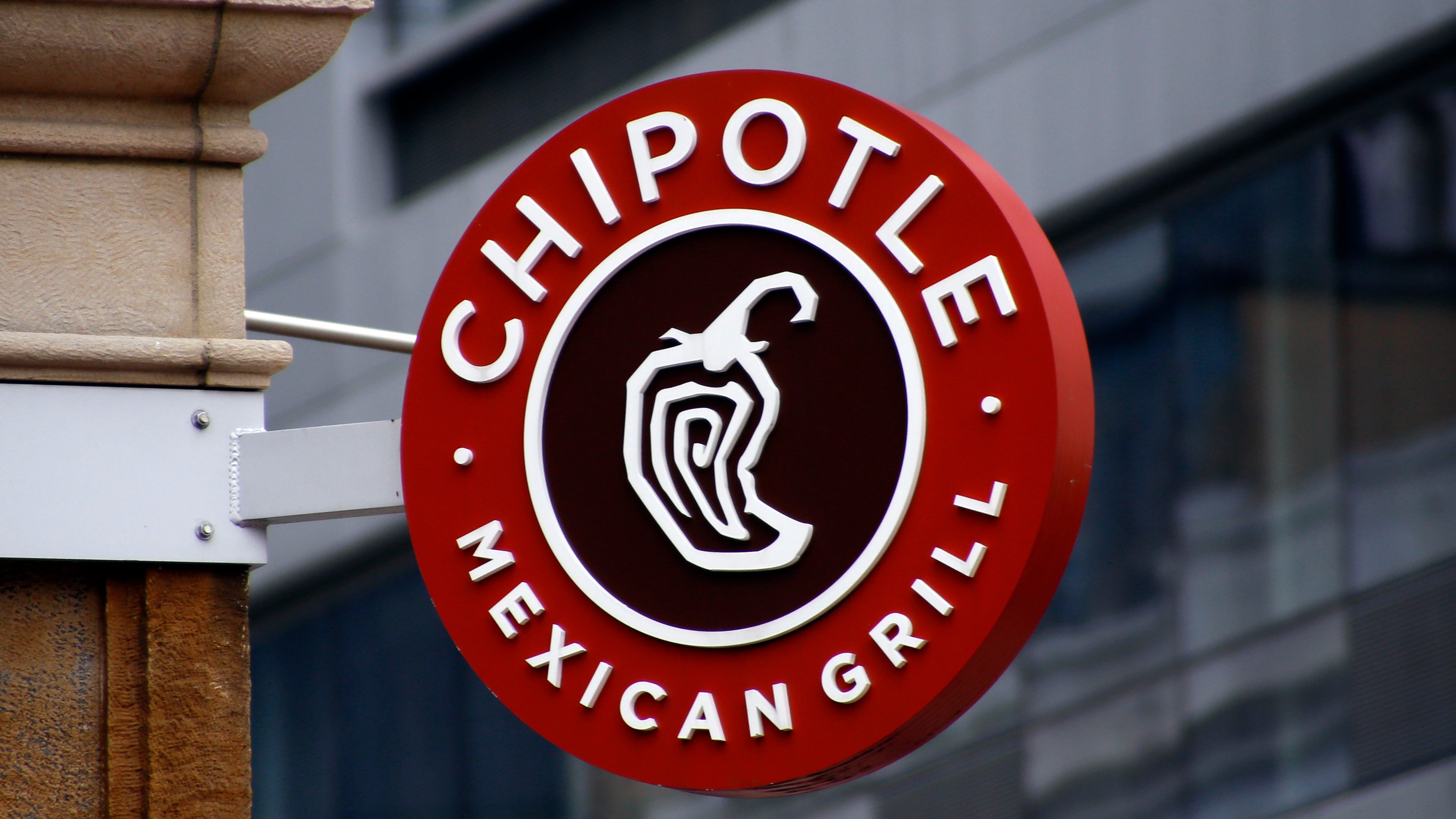 Michigan Chipotle store's workers unionize, a 1st for chain