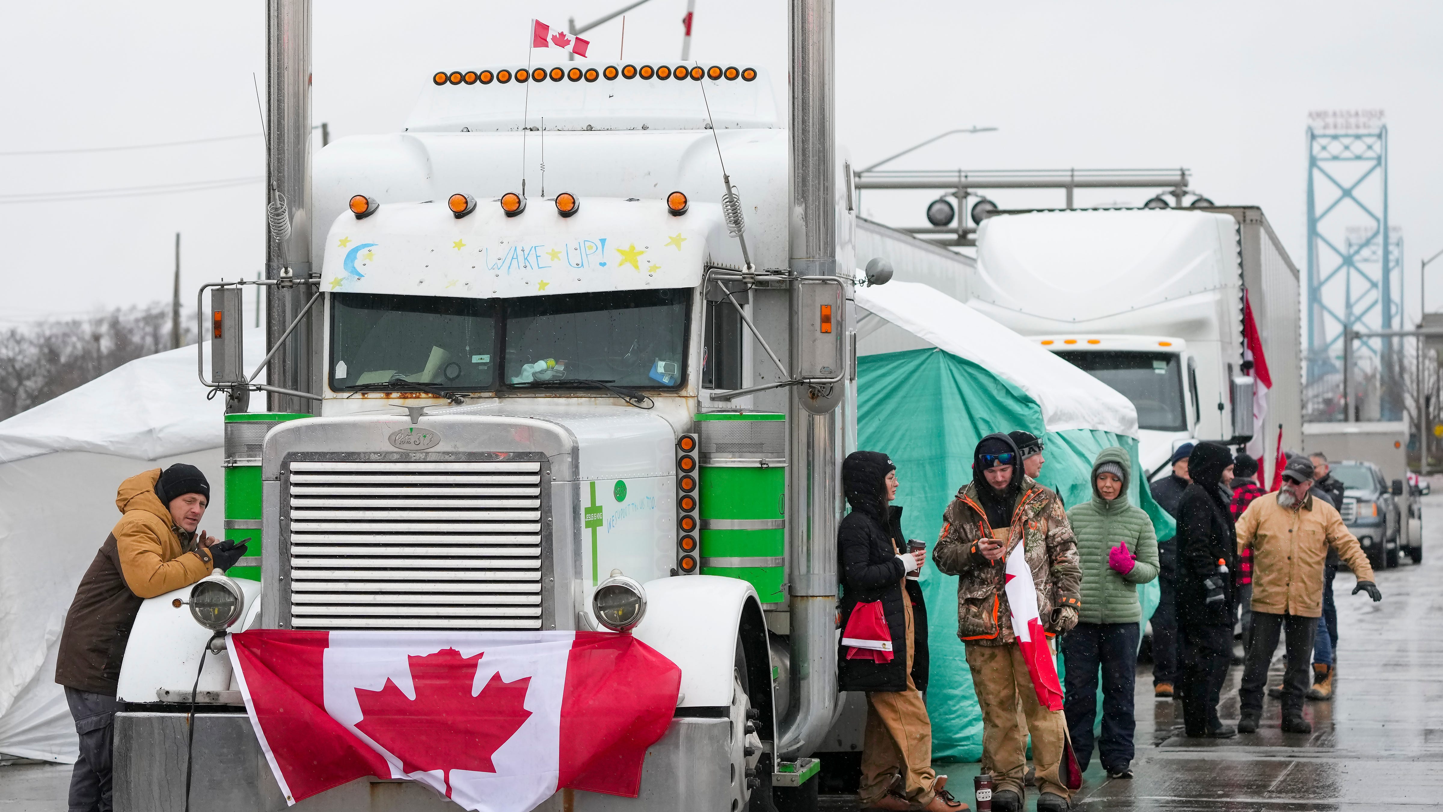 Canadian judge orders an end to blockade at border bridge