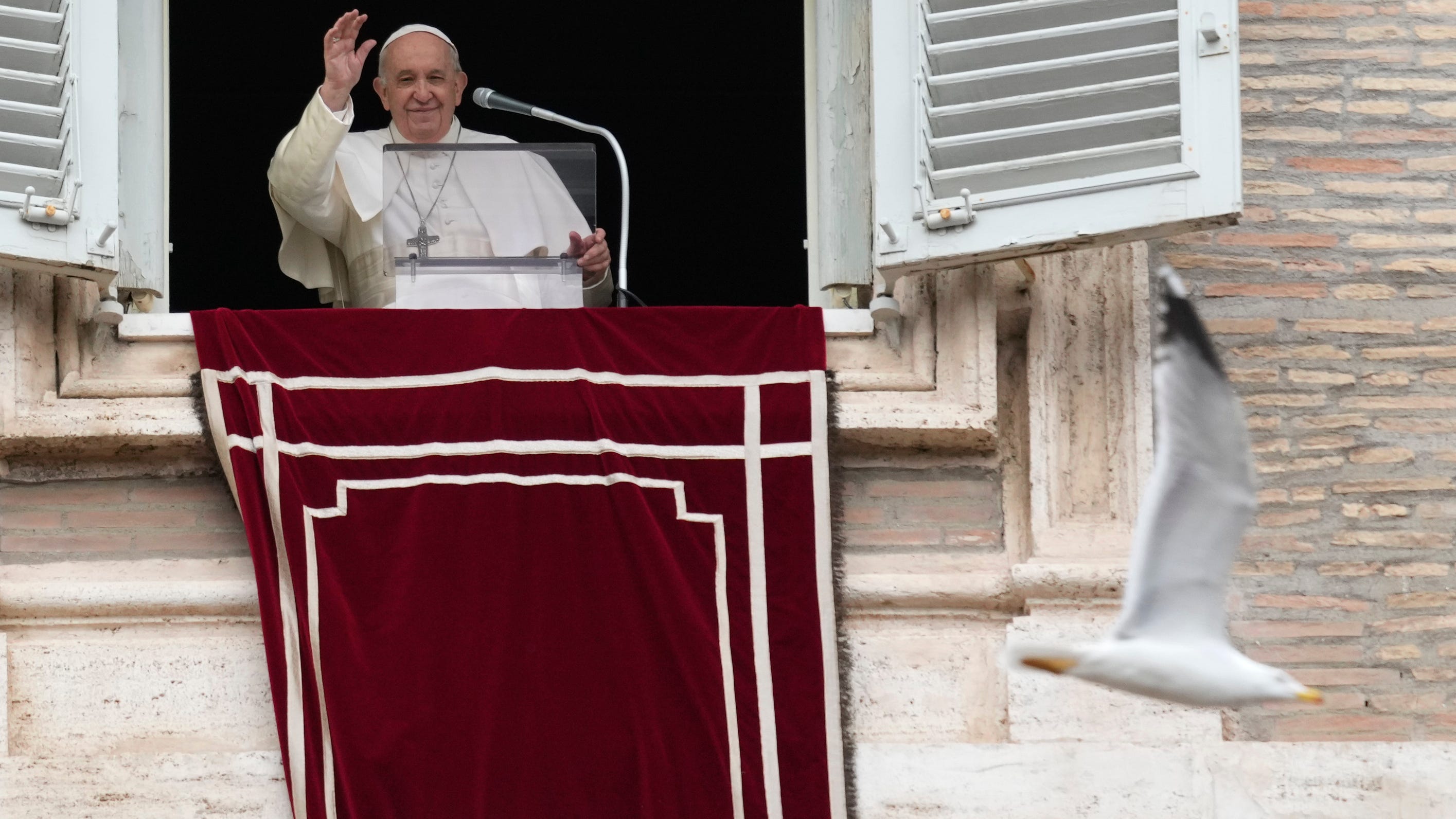 Pope's 3 key words for a marriage: 'Please, thanks, sorry'