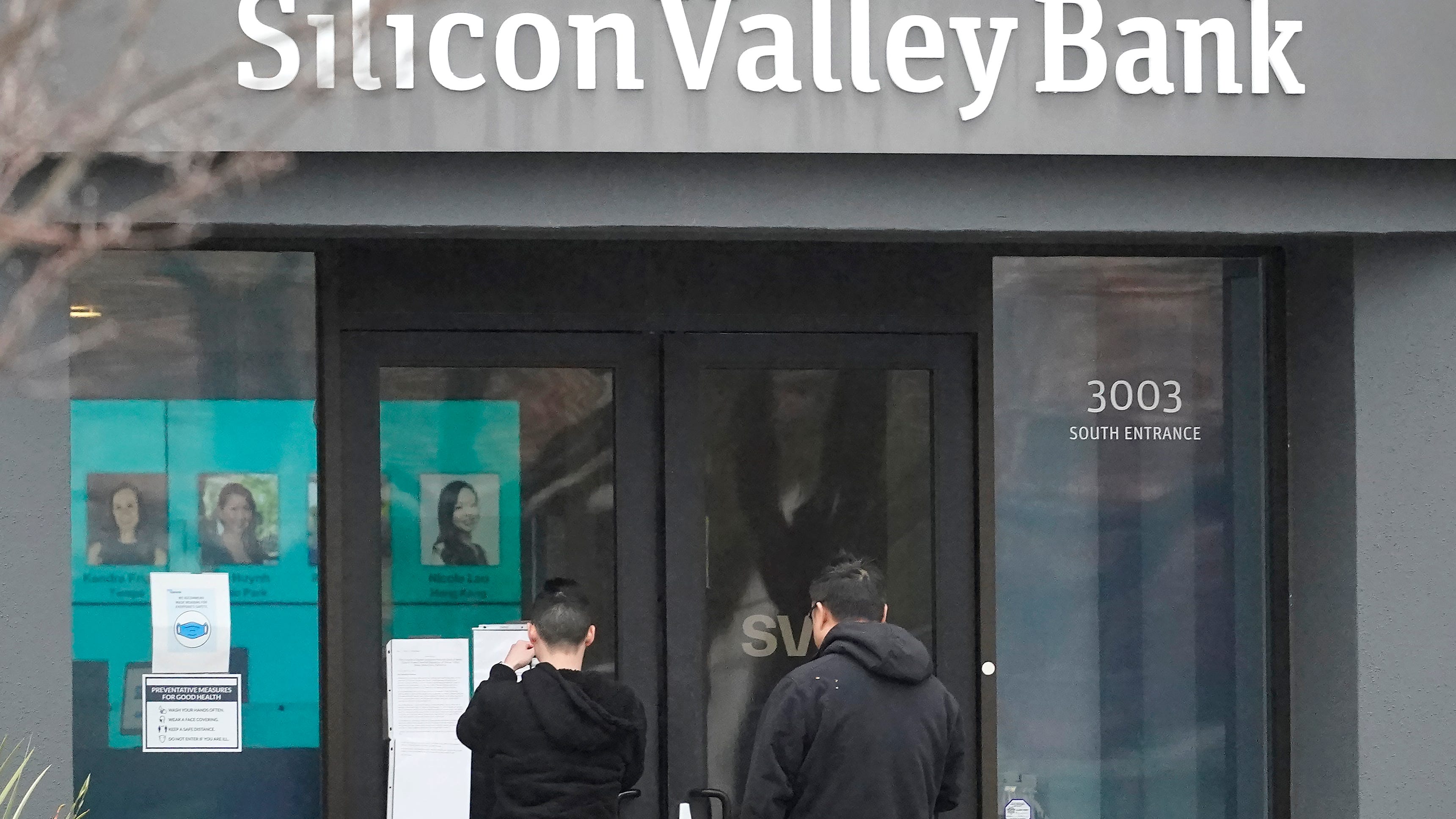 One of Silicon Valley's top banks fails; assets are seized