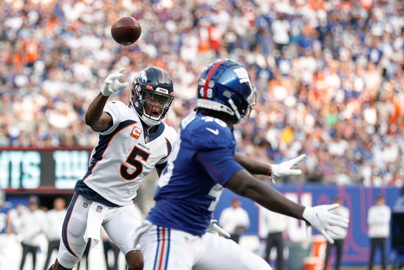 Broncos Giants Football
