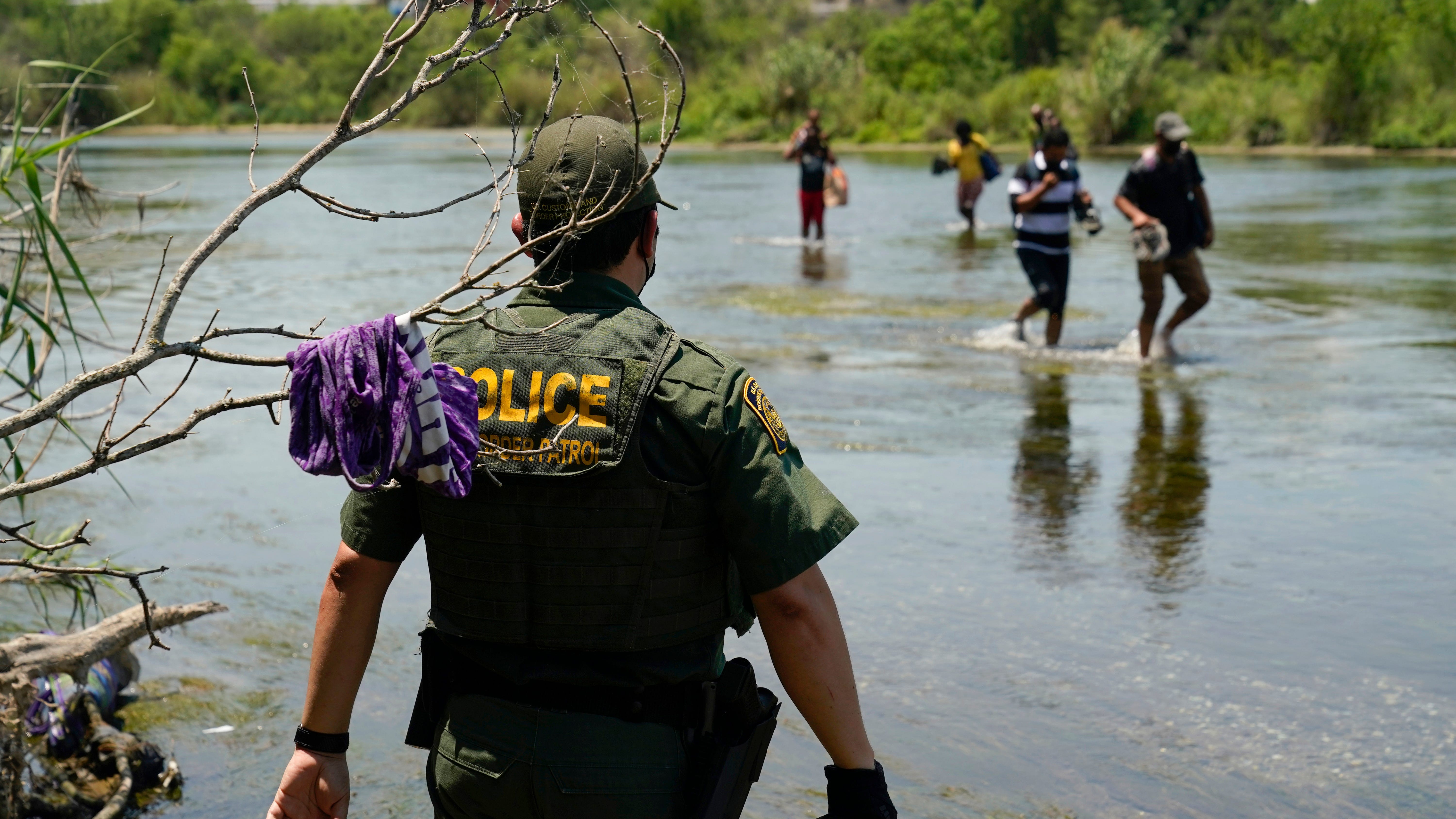 Supreme Court certifies ruling ending Trump border policy