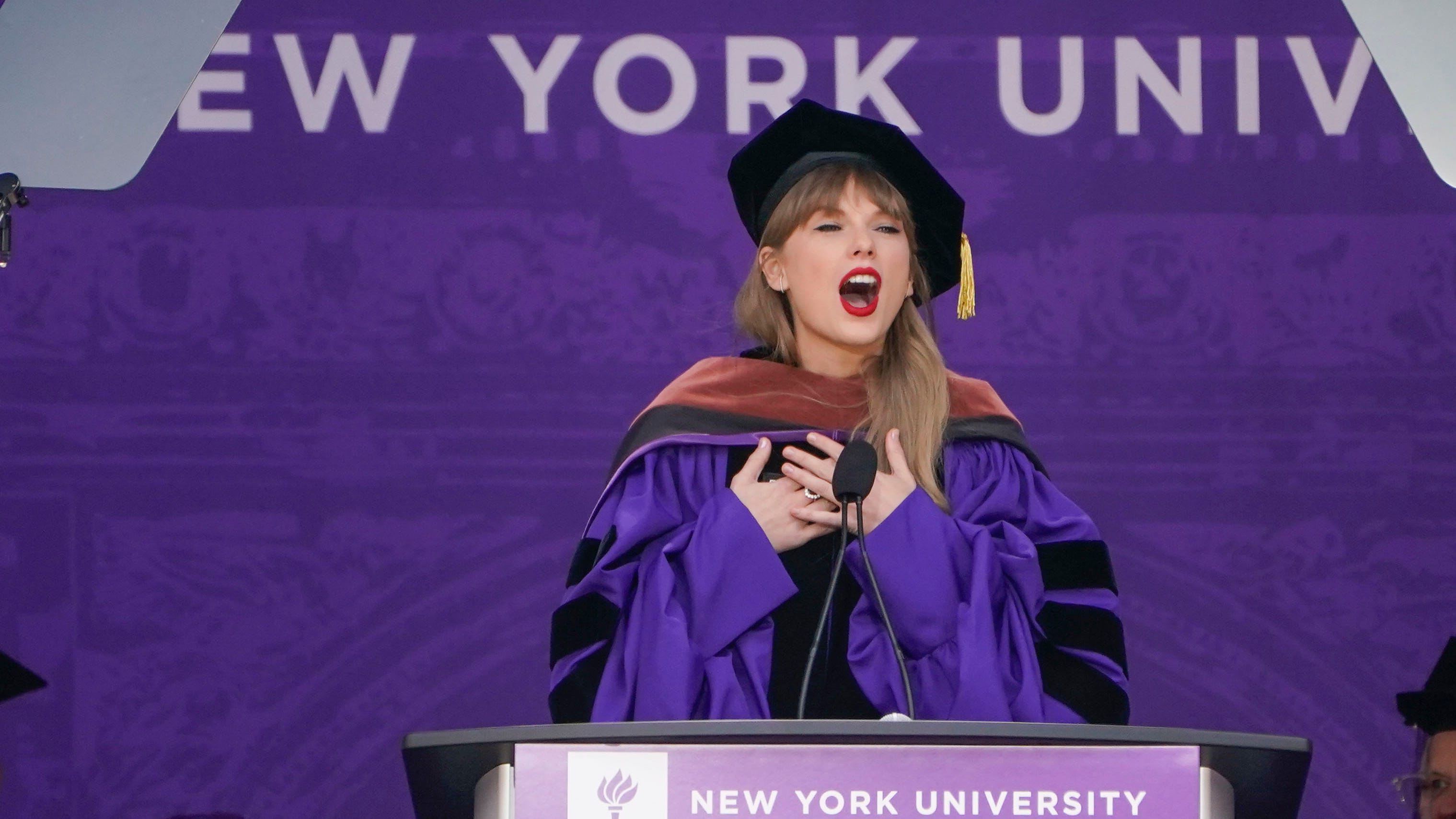 Taylor Swift gets honorary degree from New York University